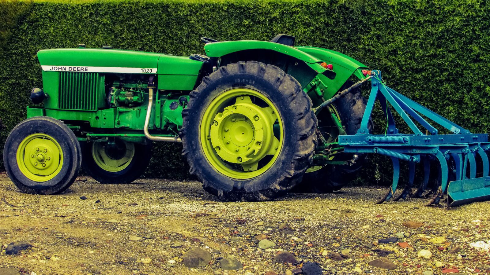 Canon PowerShot SX400 IS sample photo. Tractor, green, agriculture photography