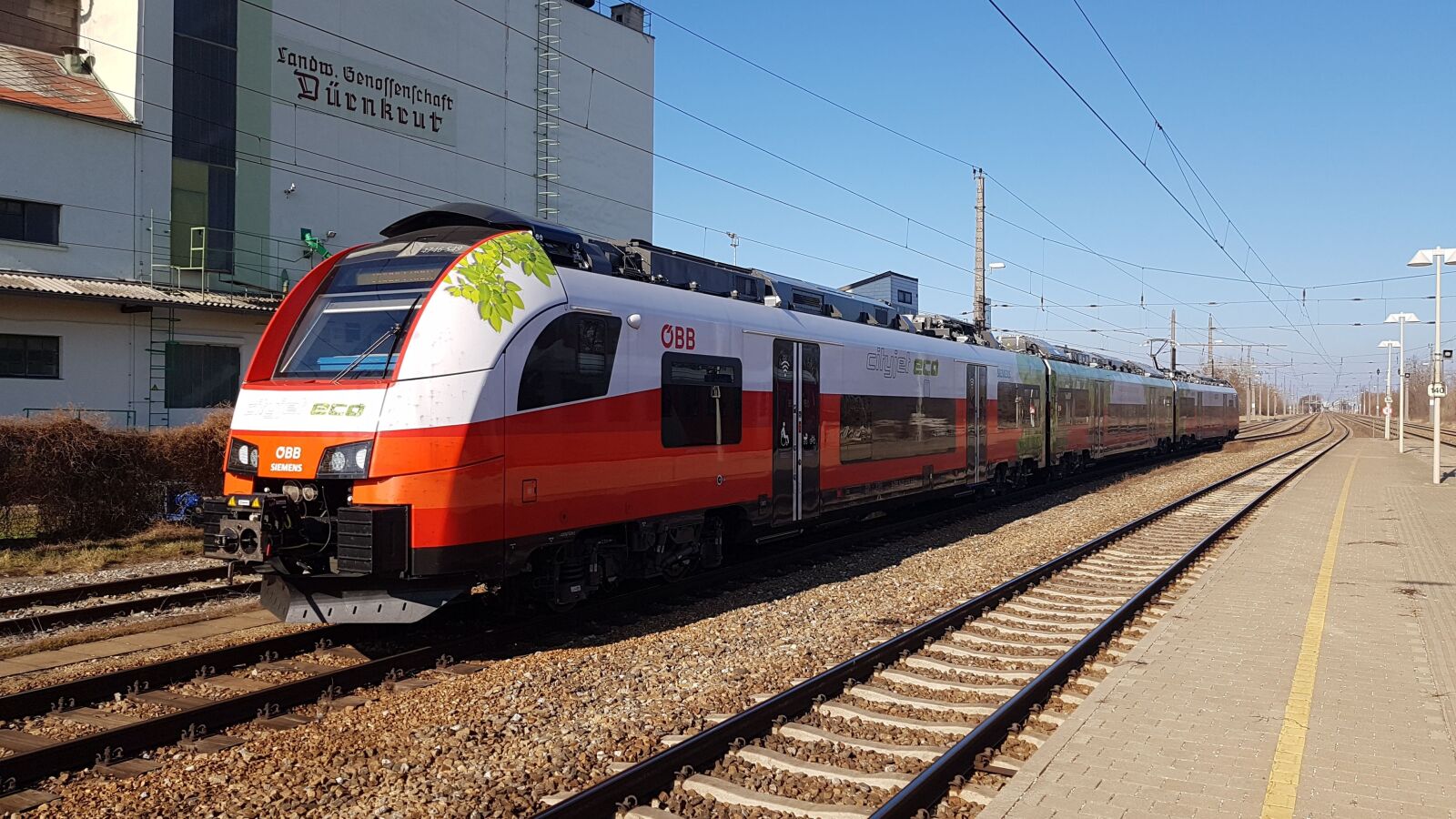 Samsung Galaxy S7 sample photo. öbb, train, rail traffic photography