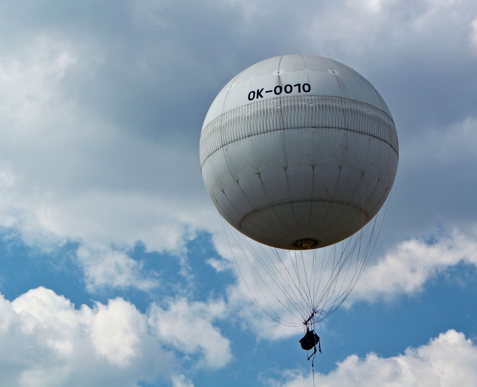 Canon EOS 550D (EOS Rebel T2i / EOS Kiss X4) sample photo. Balloon, hot air, flying photography