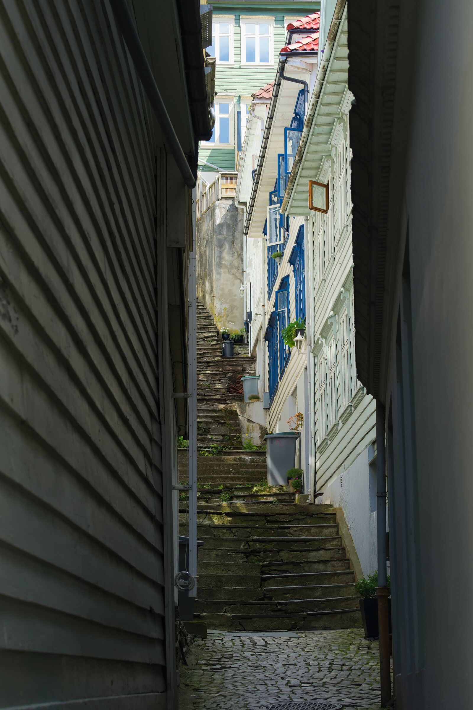 Sony FE 70-300mm F4.5-5.6 G OSS sample photo. Alley, bergen, norway photography