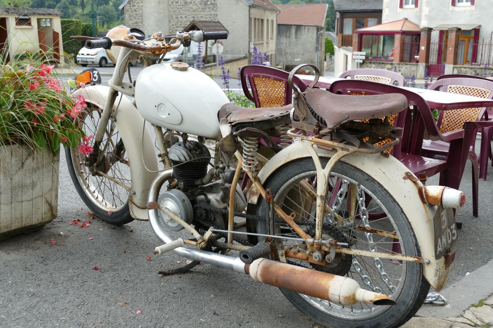 Panasonic Lumix DMC-FZ1000 sample photo. Motor, motorcycle, old photography
