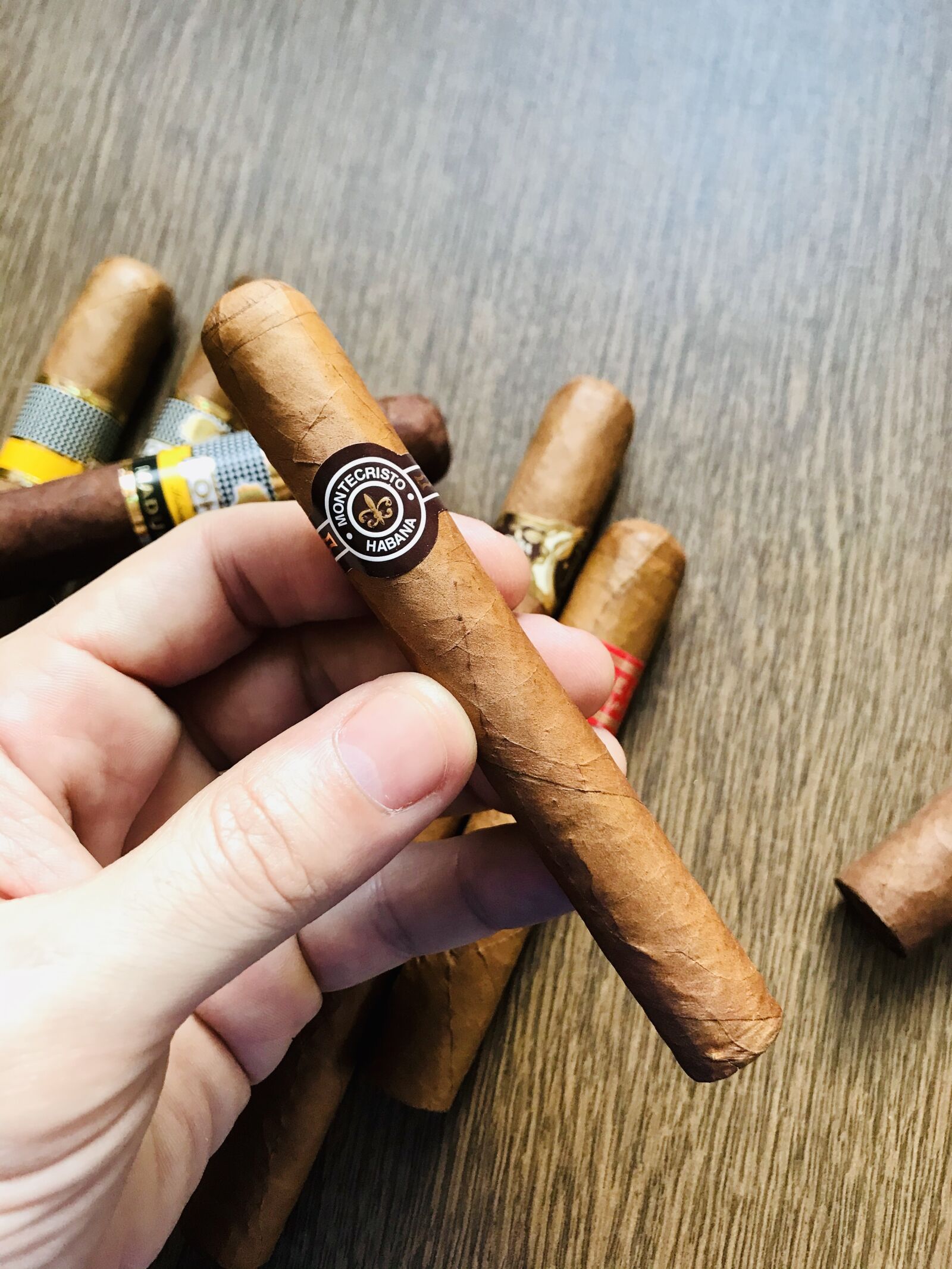 iPhone 7 back camera 3.99mm f/1.8 sample photo. Cigars, cuba, tobacco photography