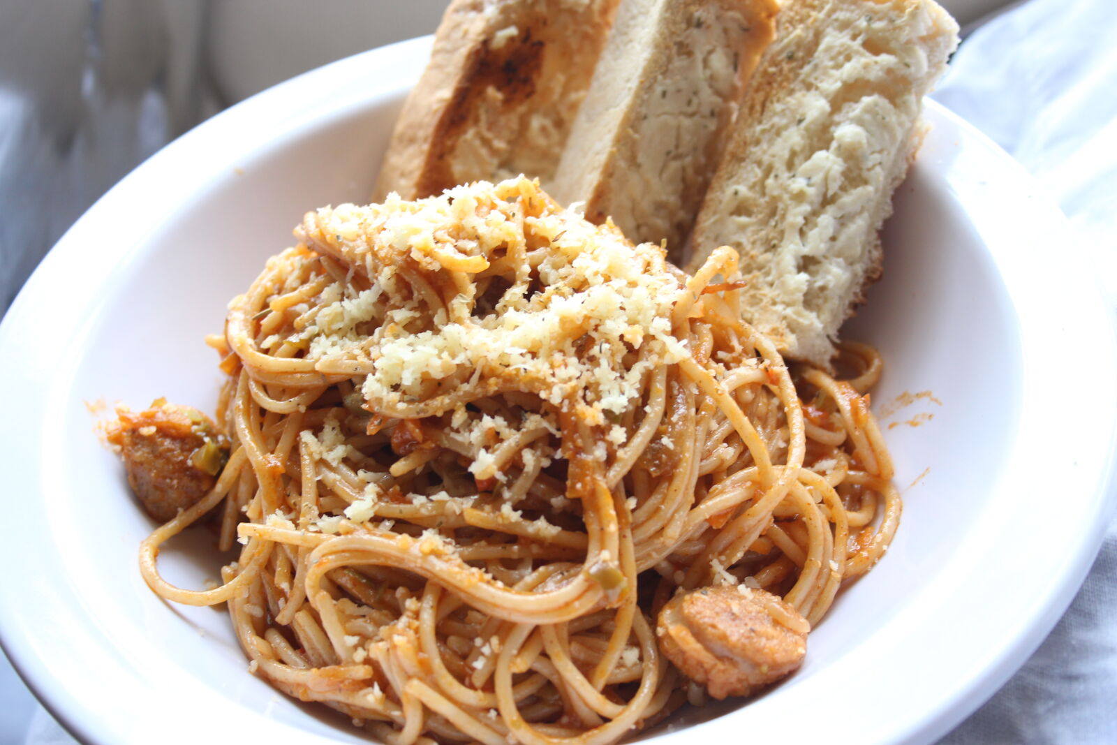 Canon EF-S 18-55mm F3.5-5.6 II sample photo. Bread, sausage, spaghetti, sausages photography