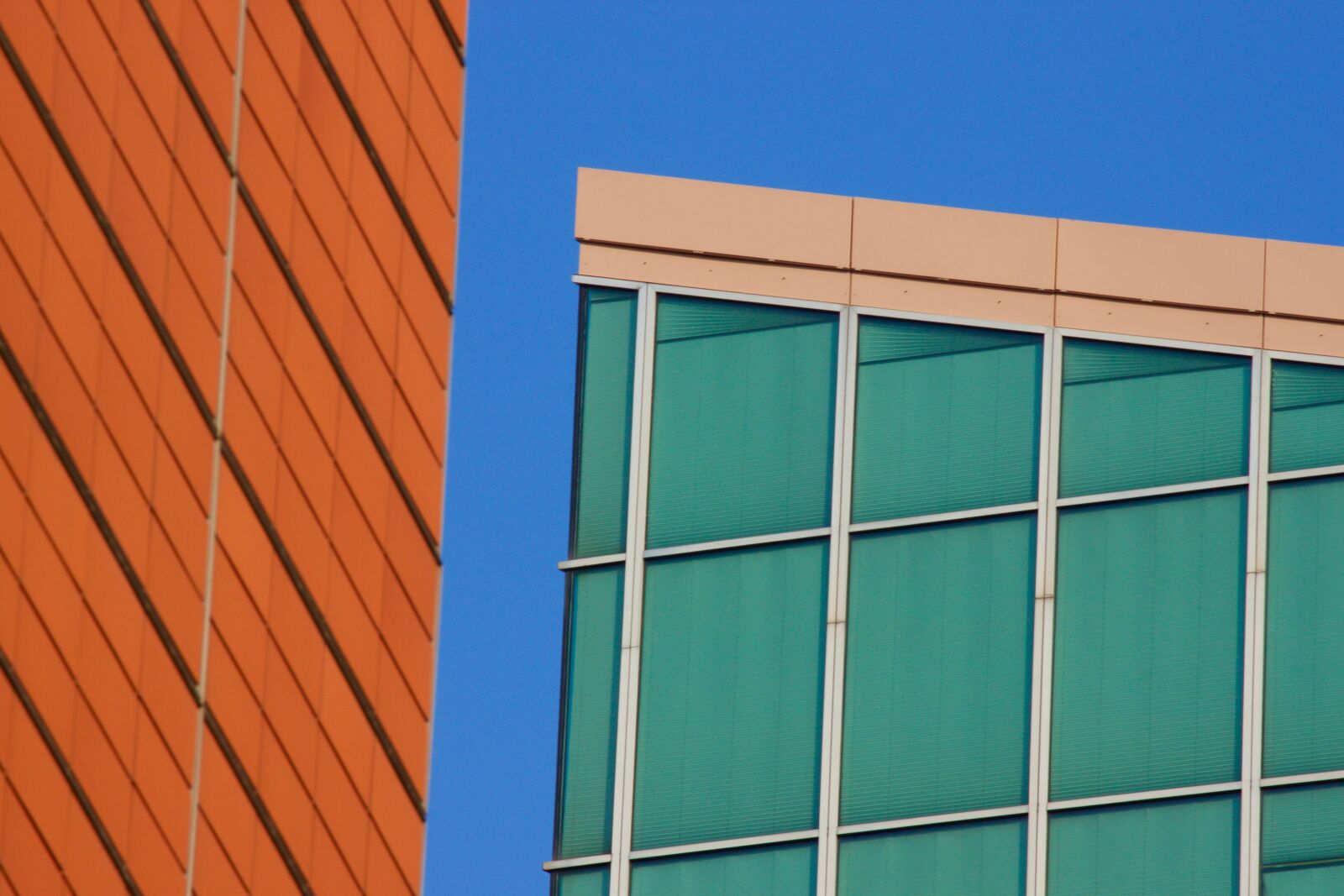 Canon EOS 500D (EOS Rebel T1i / EOS Kiss X3) sample photo. Colorful, highrise, the hague photography