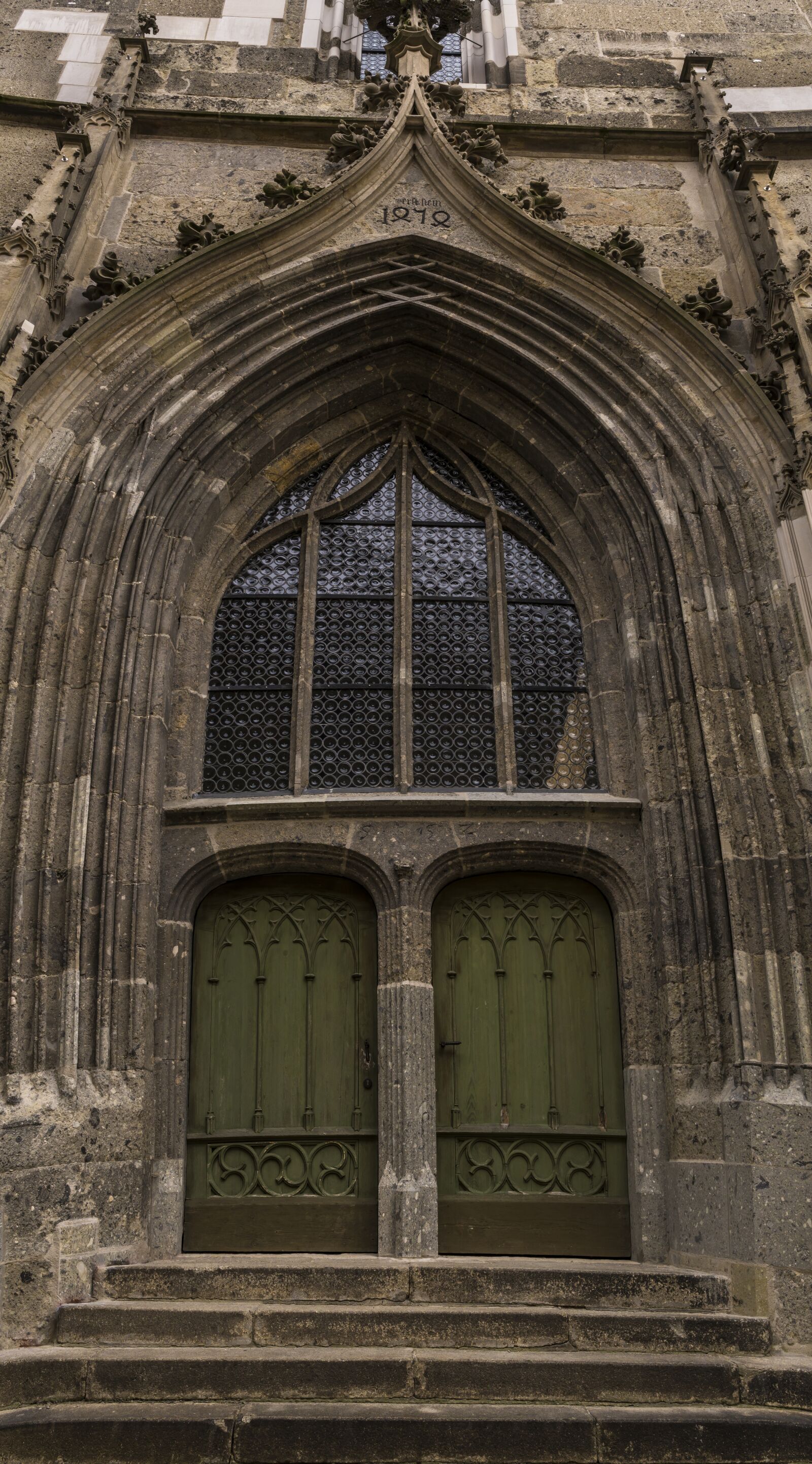 Sony a6300 + Sigma 30mm F2.8 EX DN sample photo. Goal, stone, input photography