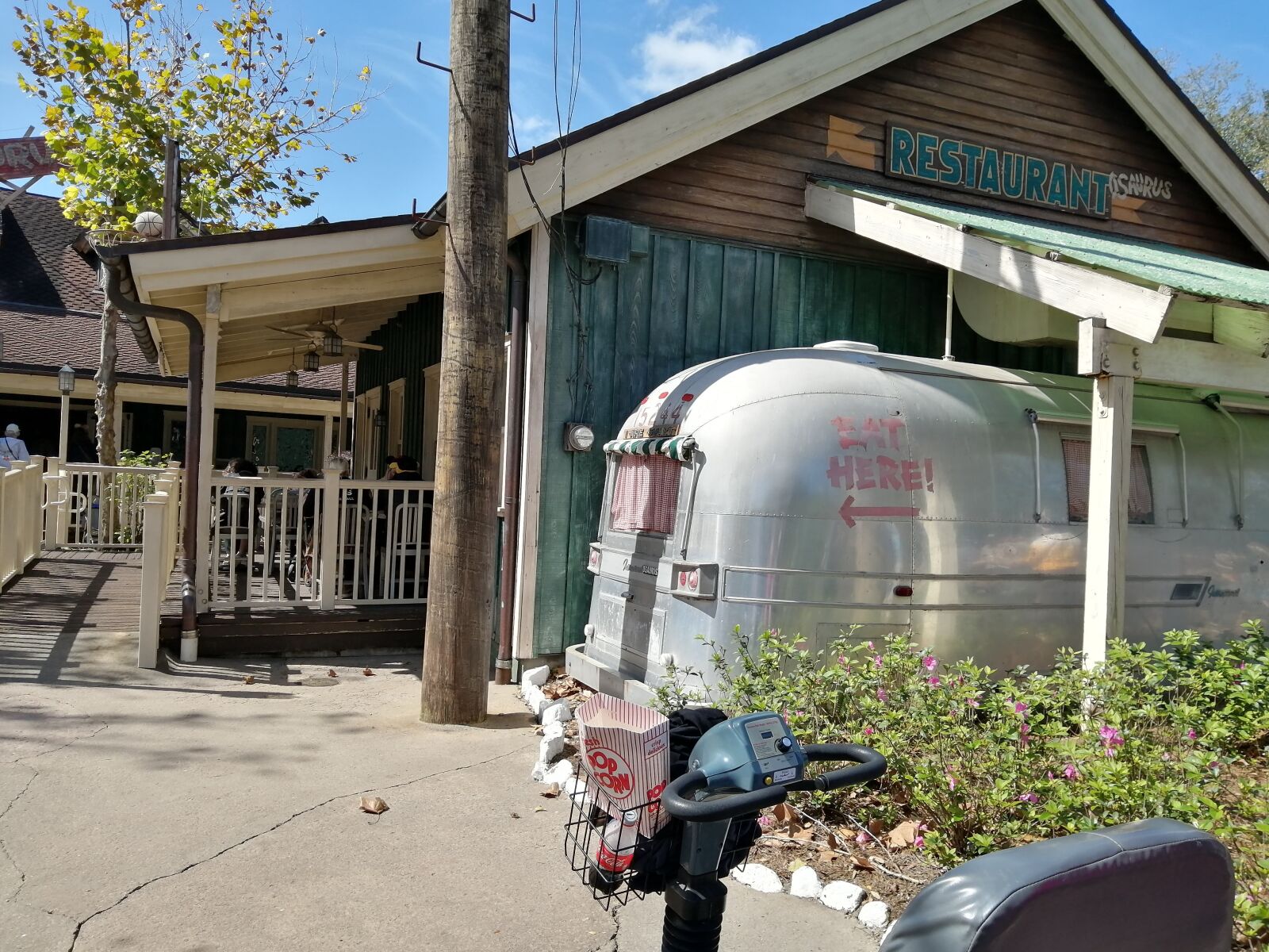 HUAWEI POT-LX1T sample photo. Caravan, park, disney photography