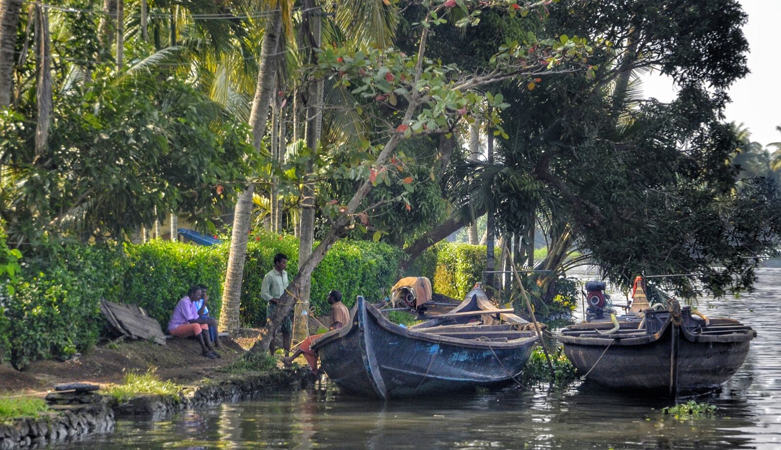 Nikon D5100 sample photo. Villagers, talking, backwaters photography
