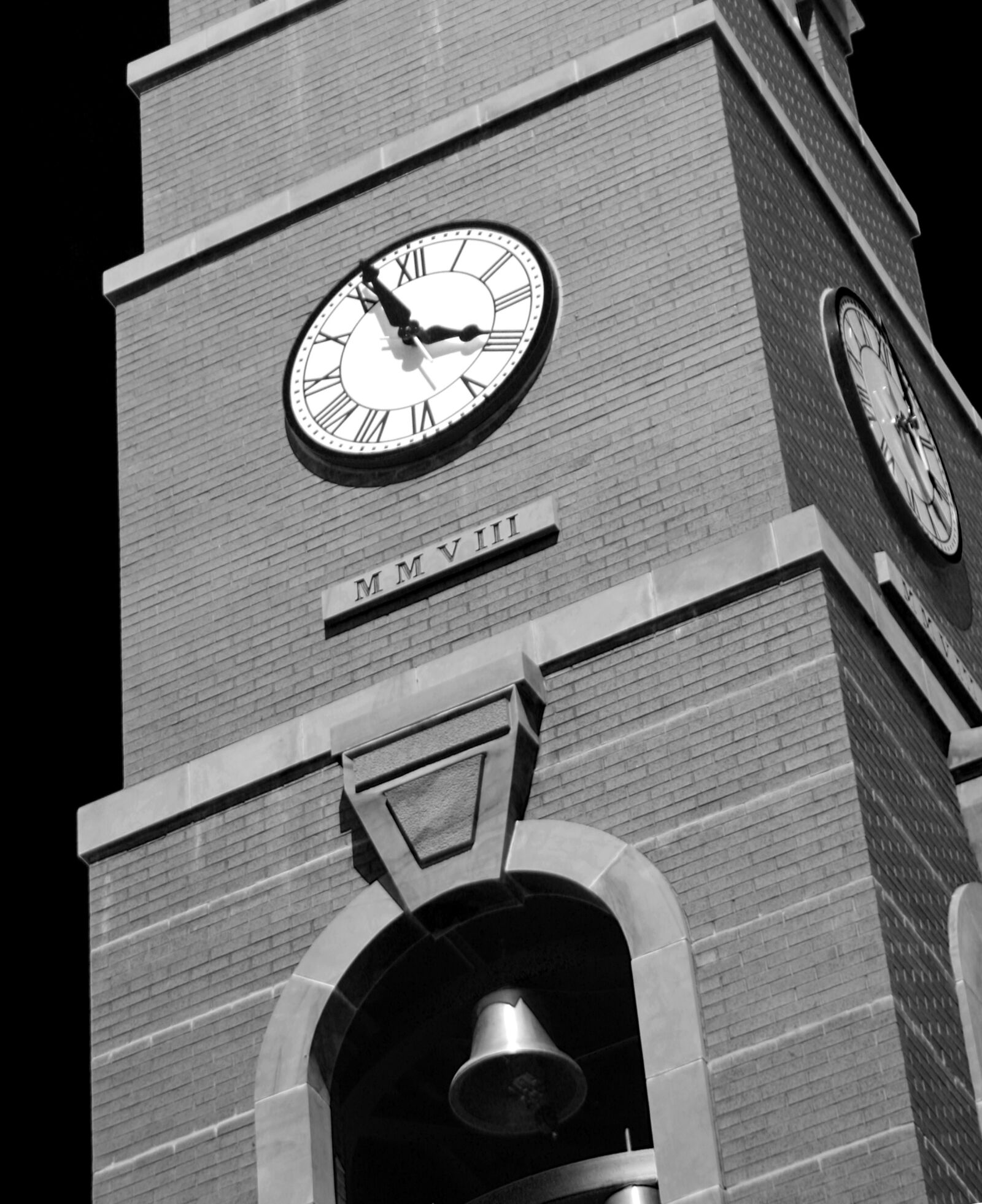 Canon EOS 450D (EOS Rebel XSi / EOS Kiss X2) sample photo. Clock, black and white photography