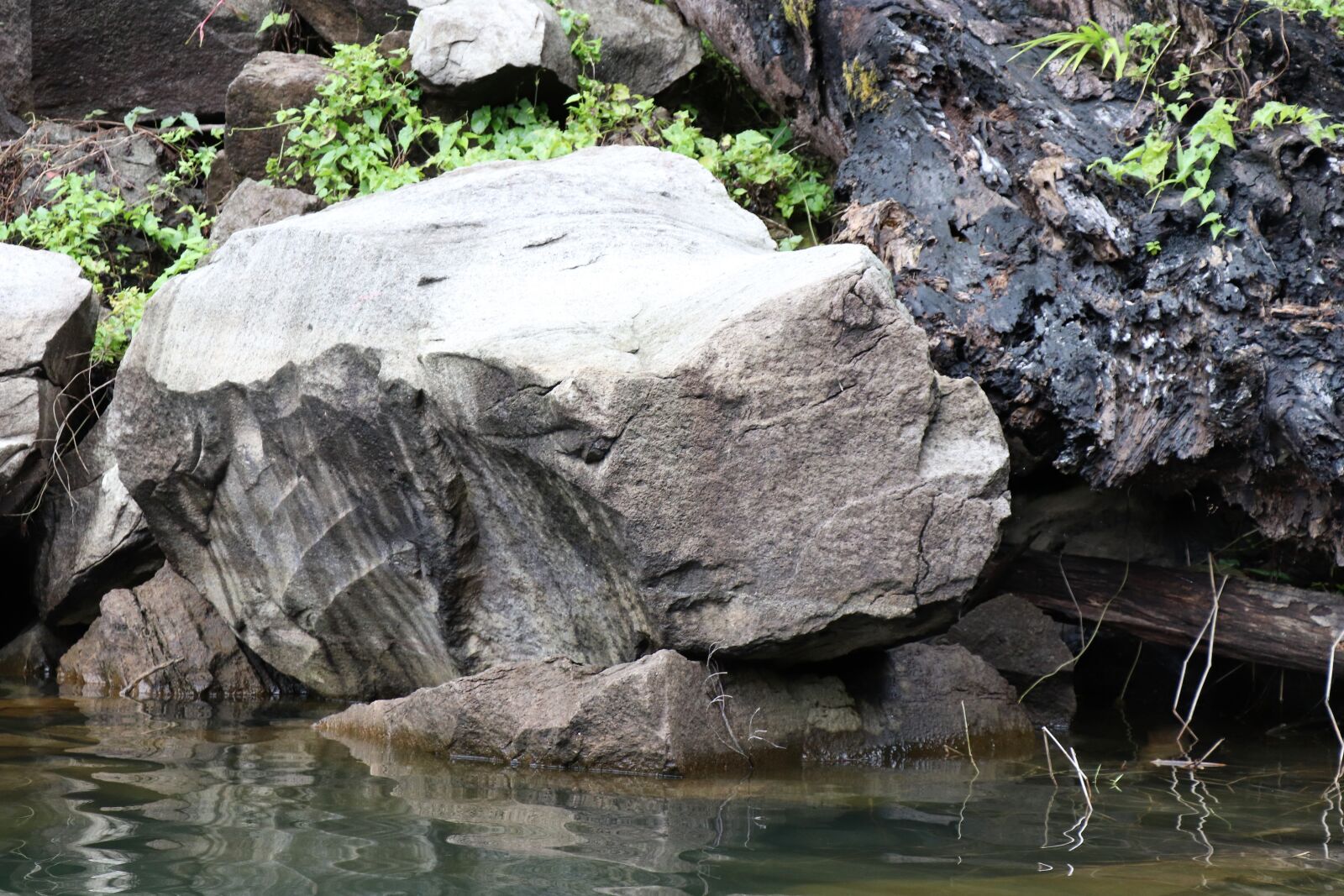 Canon EOS 77D (EOS 9000D / EOS 770D) sample photo. Landscape, stone, water photography