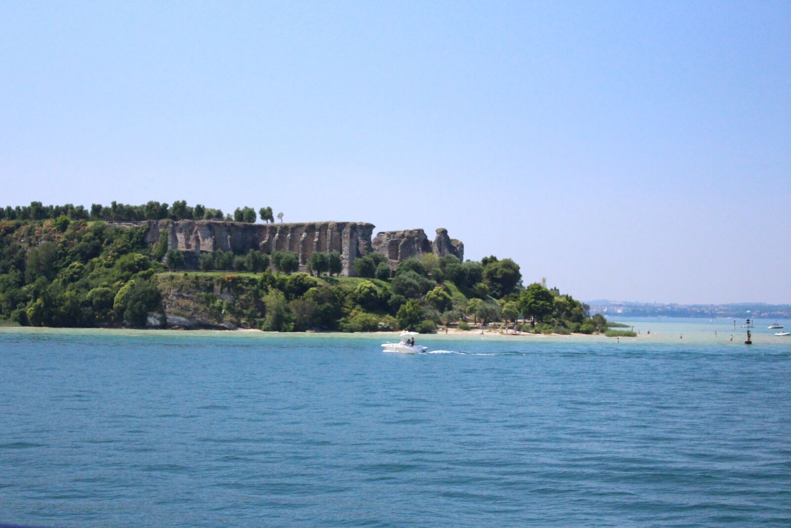 Canon EOS 700D (EOS Rebel T5i / EOS Kiss X7i) sample photo. Garda, sirmione, excavation photography