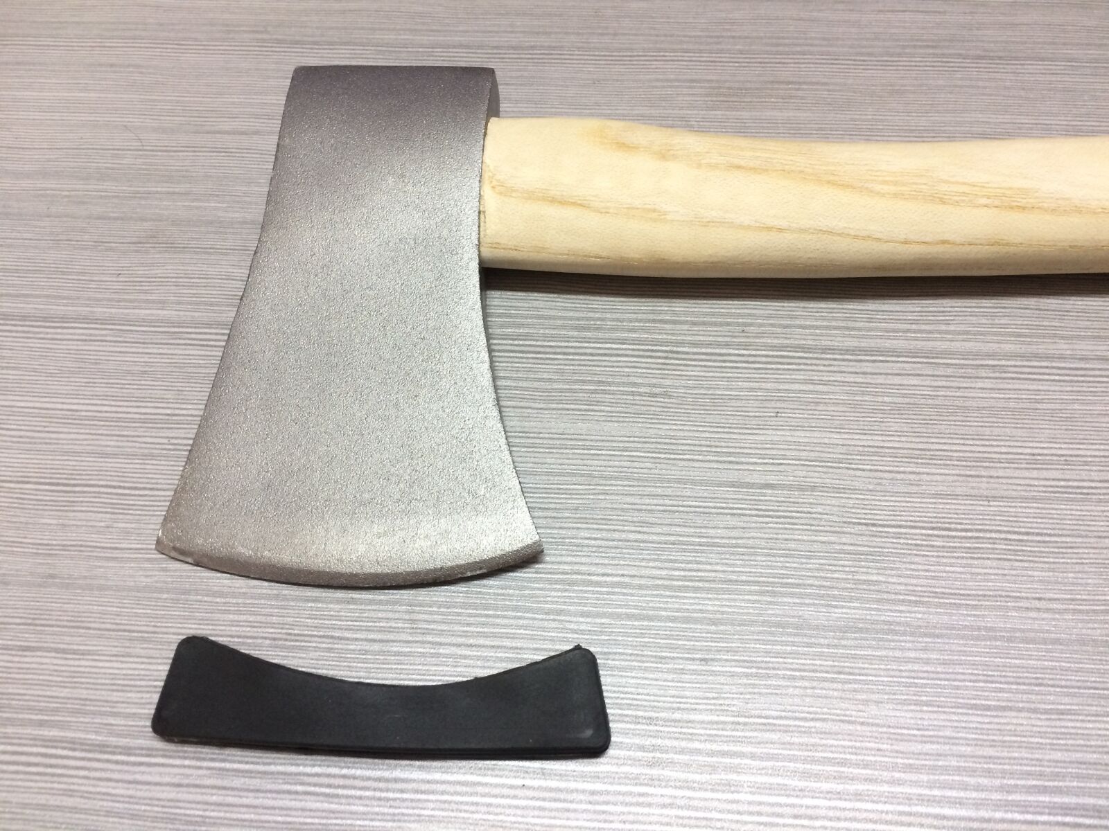 iPhone 5s back camera 4.15mm f/2.2 sample photo. Ax, tools, wooden handle photography