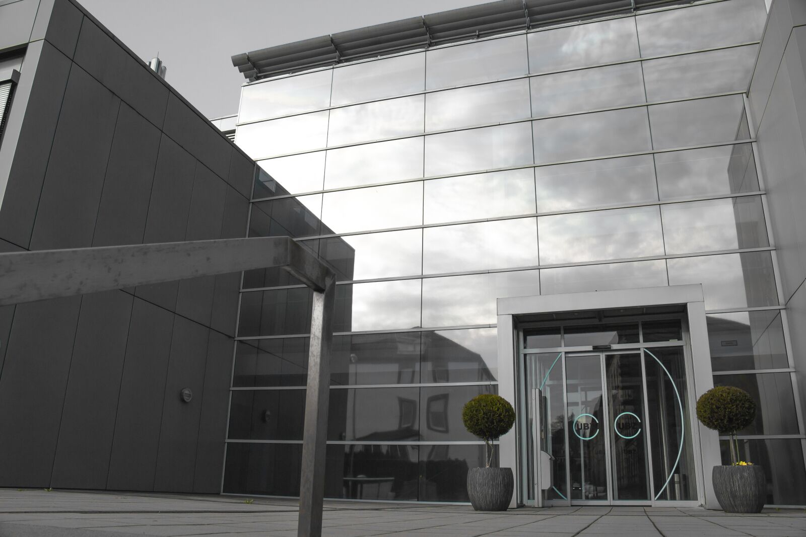 Canon EOS 700D (EOS Rebel T5i / EOS Kiss X7i) sample photo. Architecture, window, modern photography