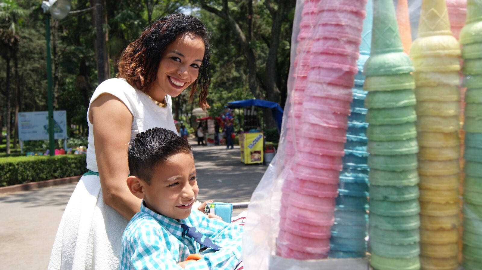 Sony Alpha DSLR-A390 sample photo. Ice cream, mexico, park photography
