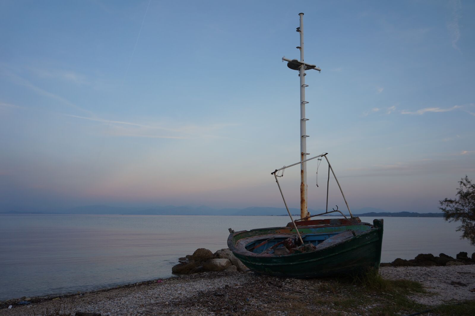 Sony Alpha NEX-5N sample photo. Boat, sunset, dusk photography