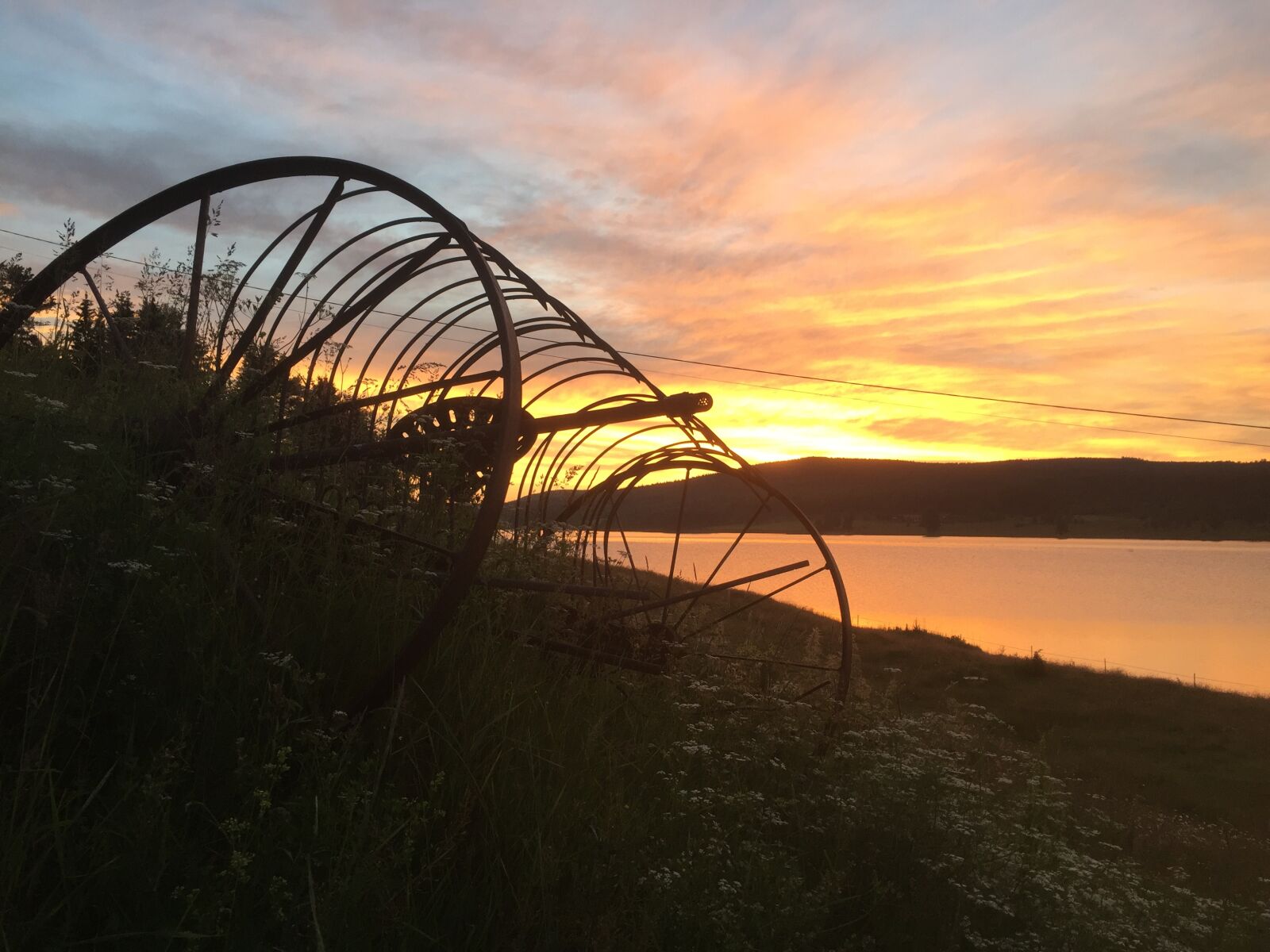 iPhone 6 back camera 4.15mm f/2.2 sample photo. Sunset, sunrise, light photography
