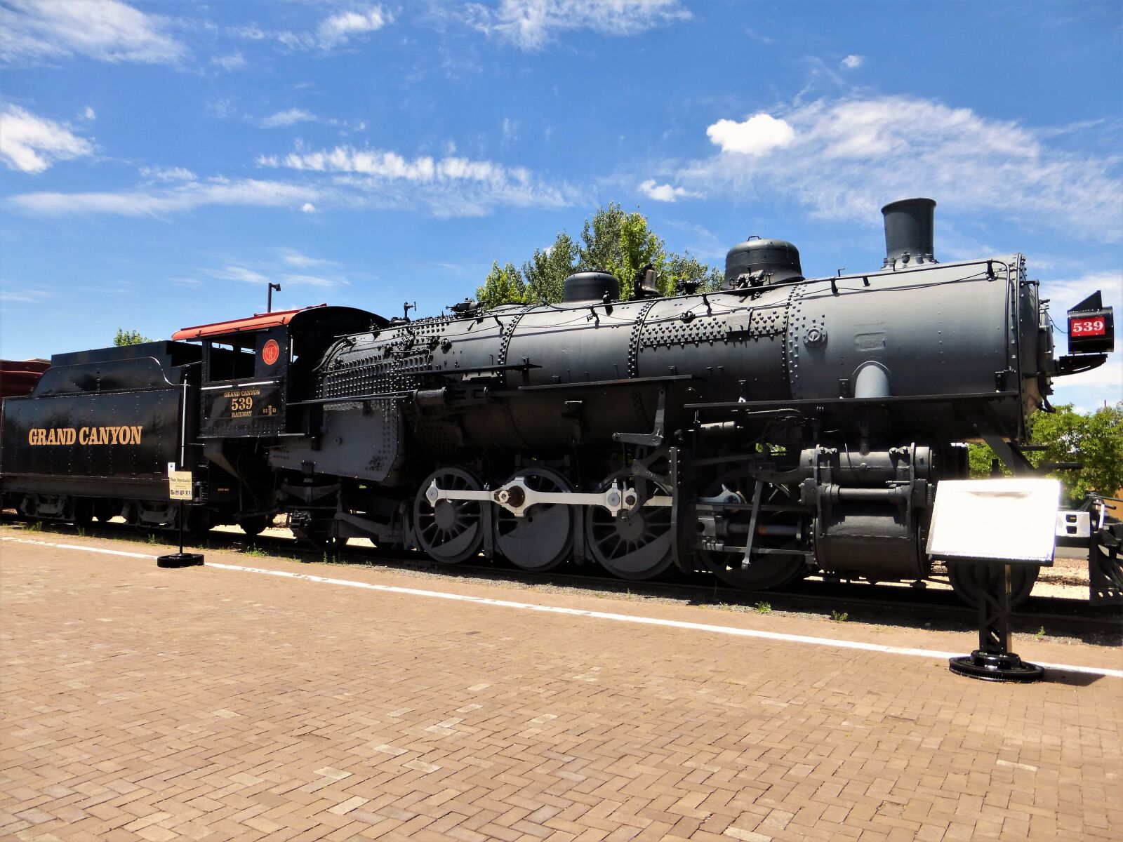 Panasonic Lumix DMC-ZS25 (Lumix DMC-TZ35) sample photo. Transport, train, locomotive photography
