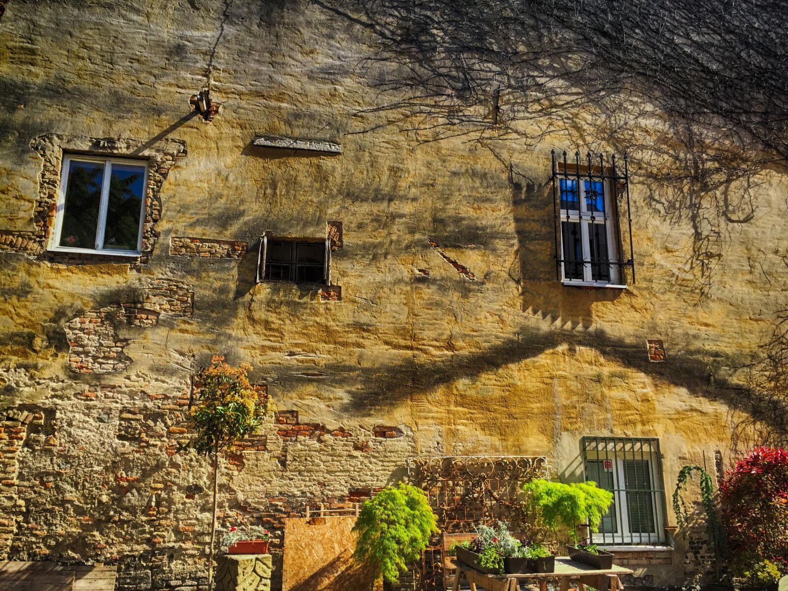 Apple iPhone 6 sample photo. Architecture, structure, wall photography