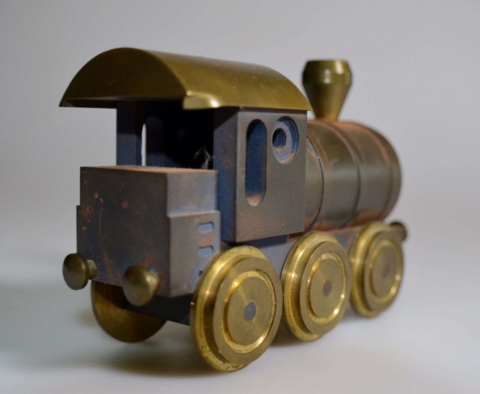 Nikon D3200 sample photo. Locomotive, brass, iron photography