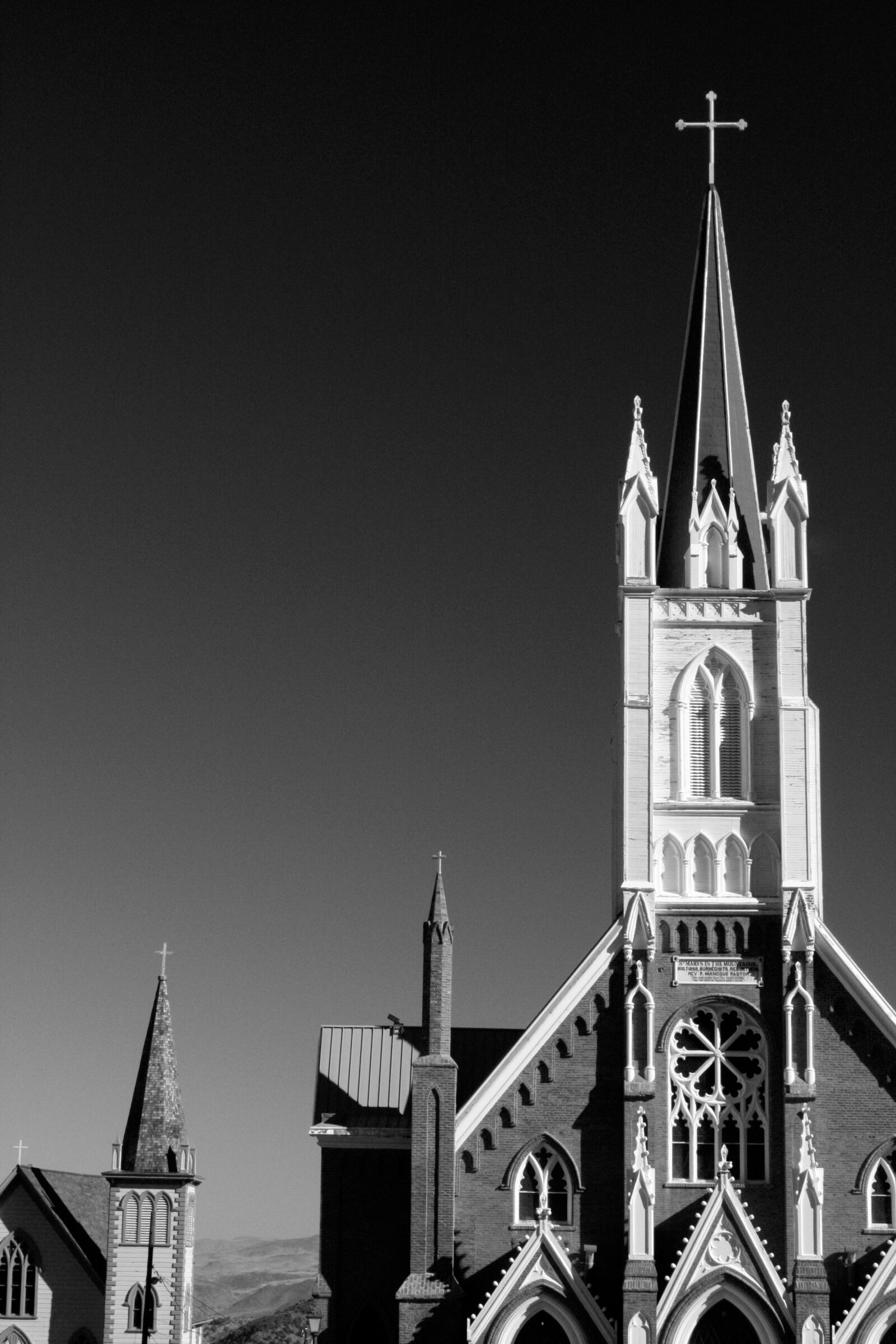 Canon EOS 40D sample photo. Church, black and white photography