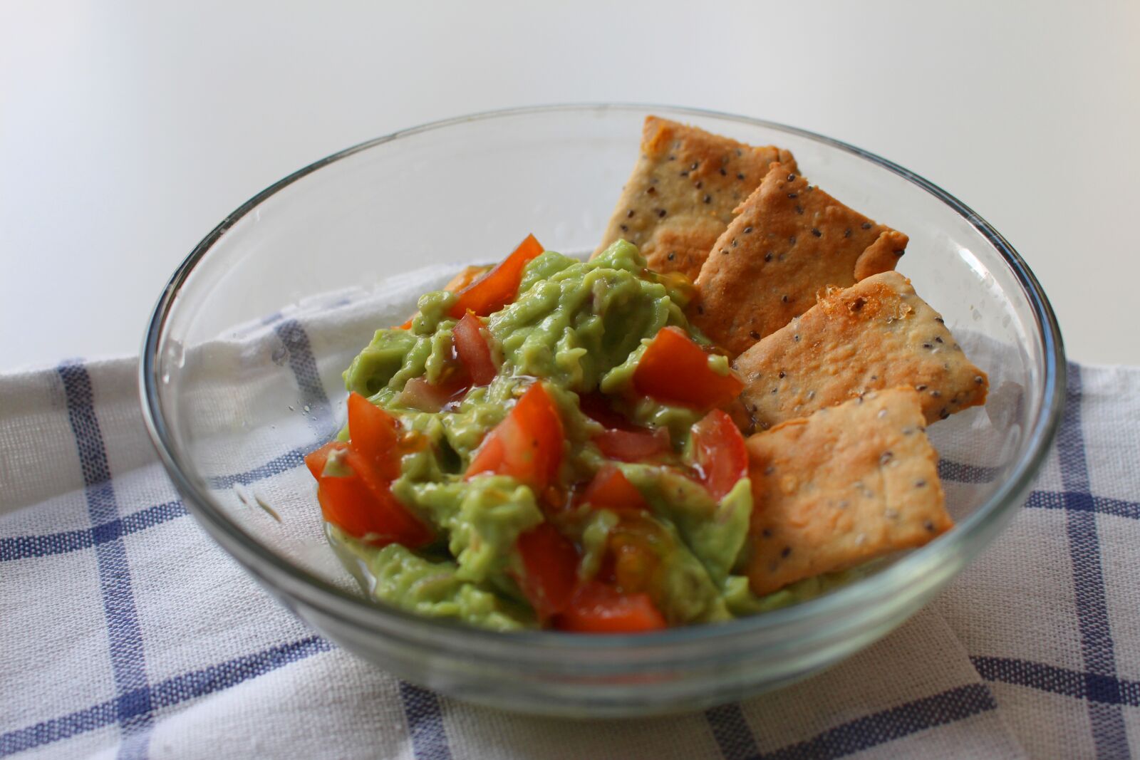 Canon EOS 700D (EOS Rebel T5i / EOS Kiss X7i) sample photo. Guacamole, avocado, food photography
