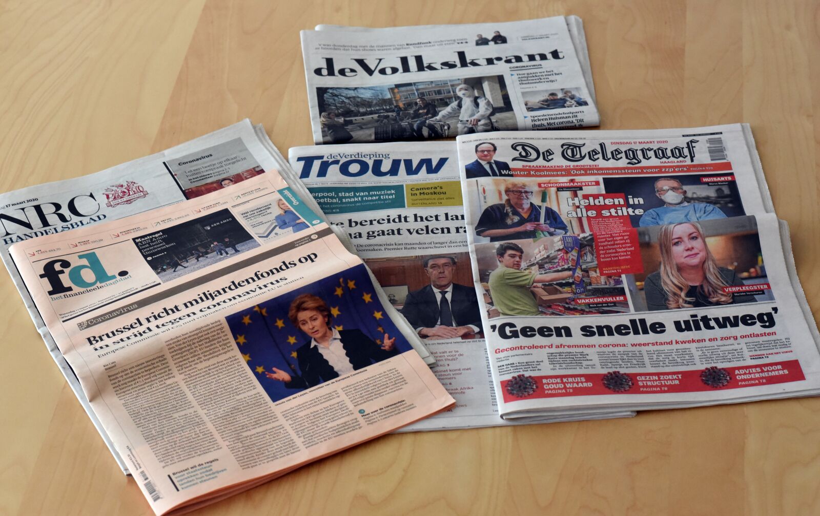 Nikon D750 sample photo. Dutch newspaper, corona, news photography