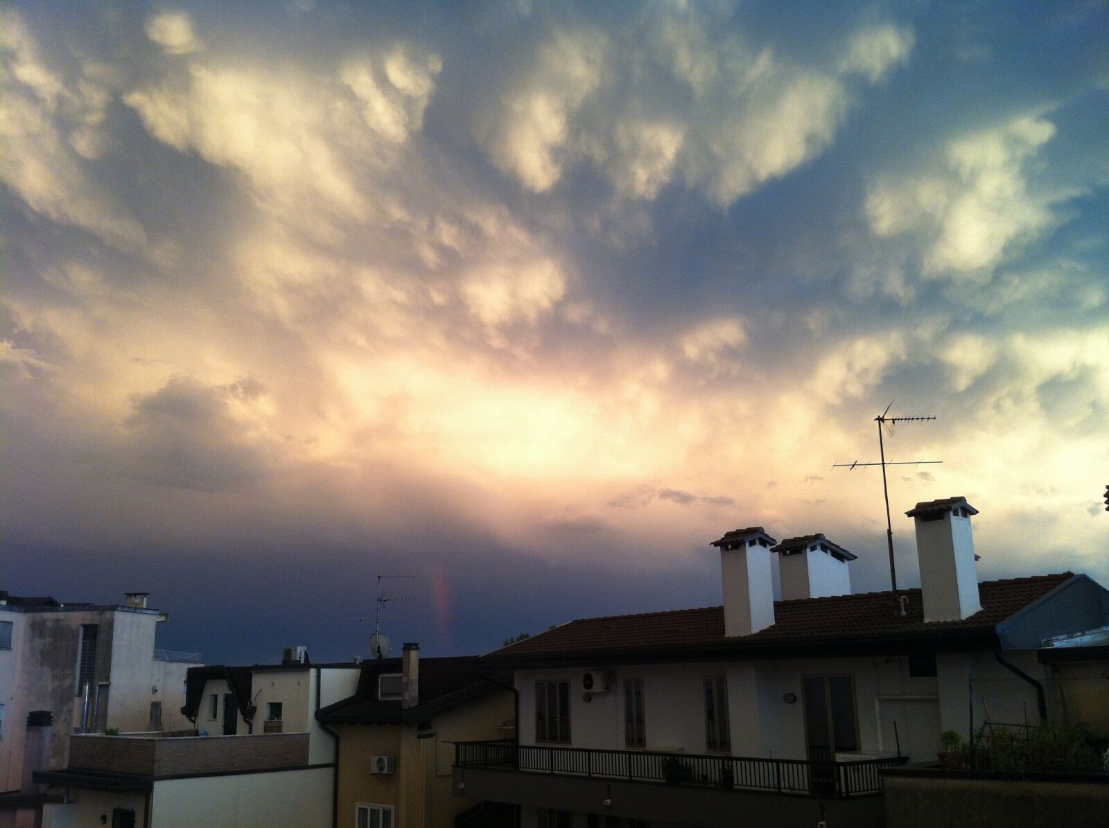 Apple iPhone 4 sample photo. Sky, sunset, clouds photography