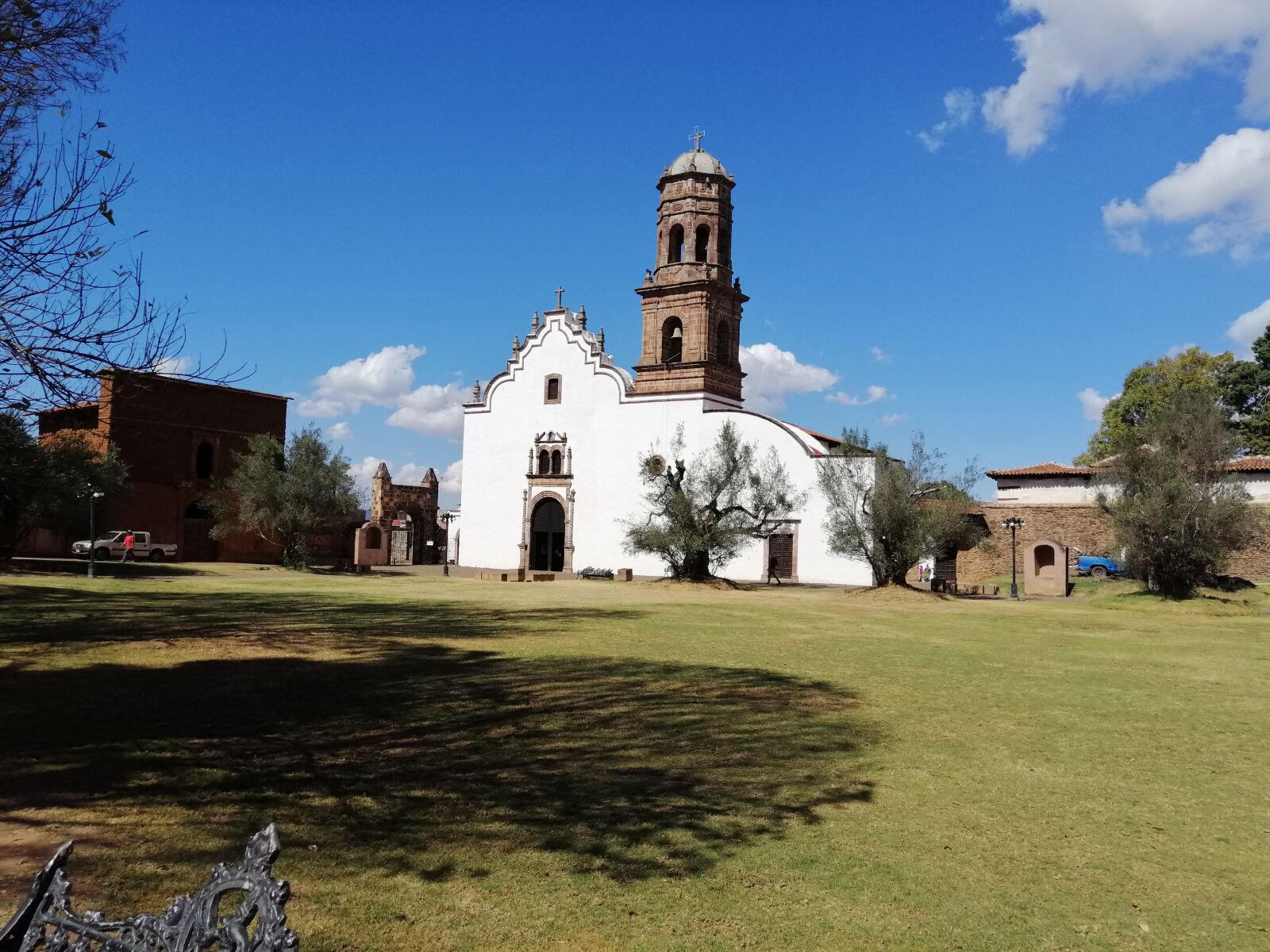 HUAWEI SNE-LX3 sample photo. Church, garden, architecture photography