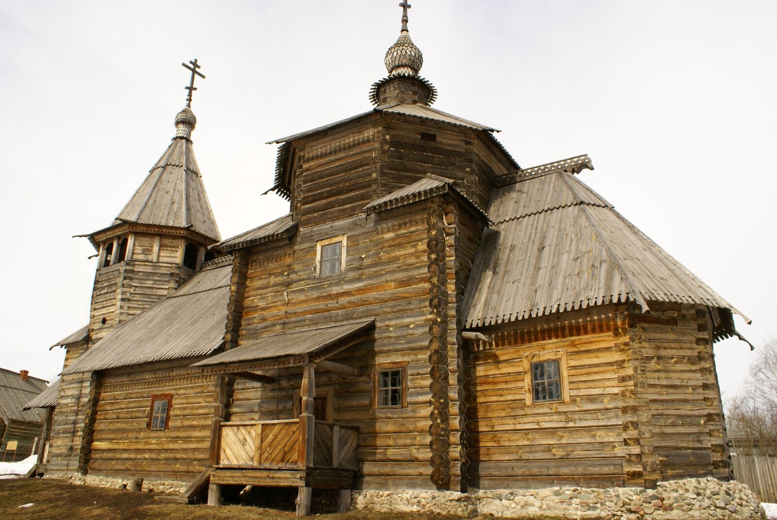 Sony Alpha DSLR-A100 sample photo. Suzdal, wooden house, old photography