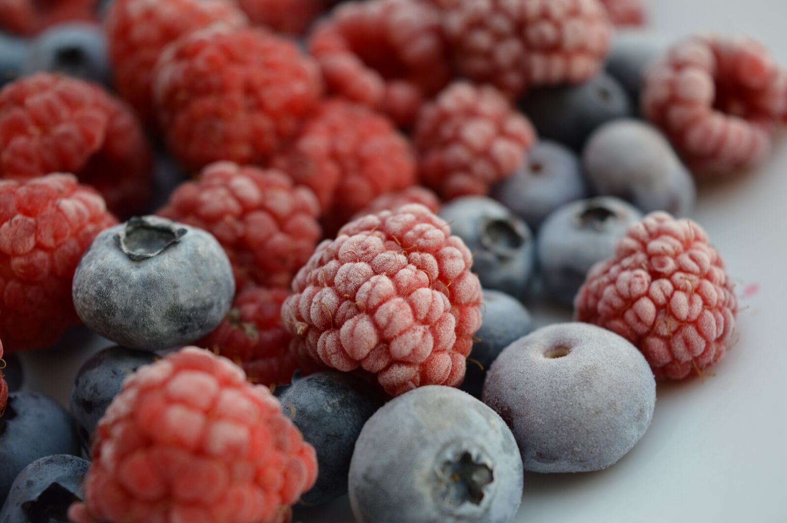 Nikon D3200 sample photo. Raspberries, blueberries, berries photography