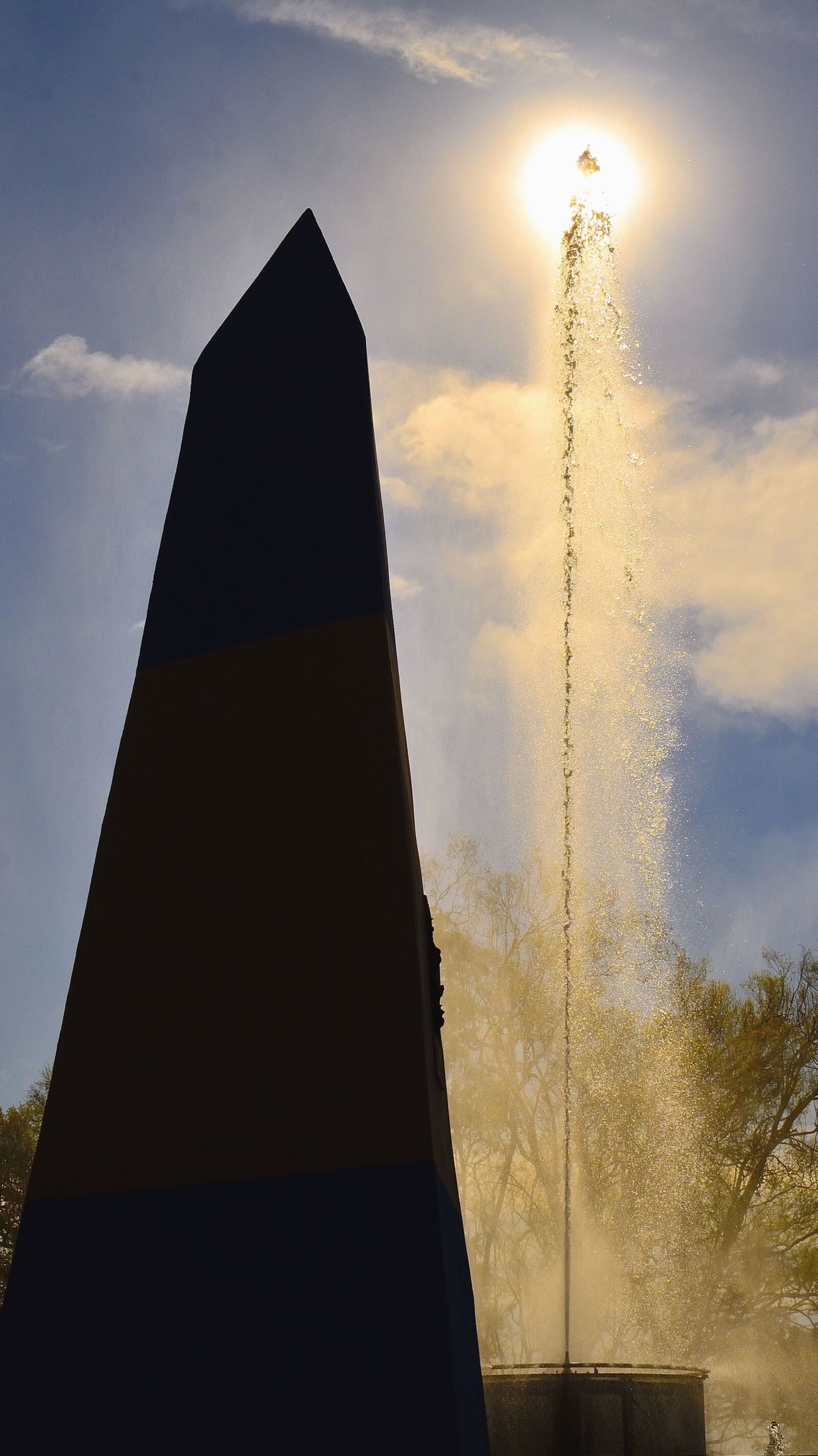 Nikon D5100 + Nikon AF-S DX Nikkor 35mm F1.8G sample photo. Fountain, sun, water, wet photography