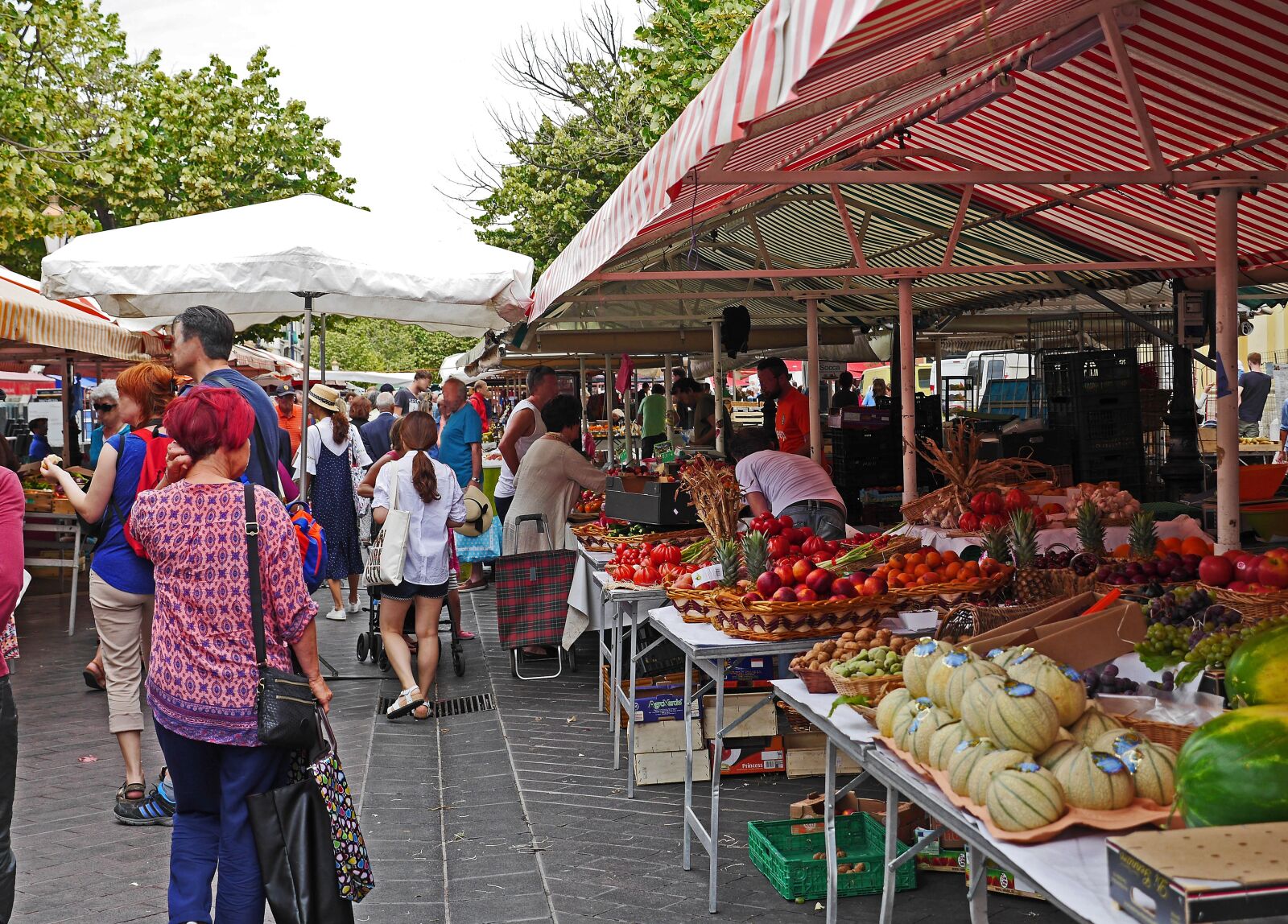 Panasonic Lumix DMC-GH3 sample photo. Nice, flower market, stands photography