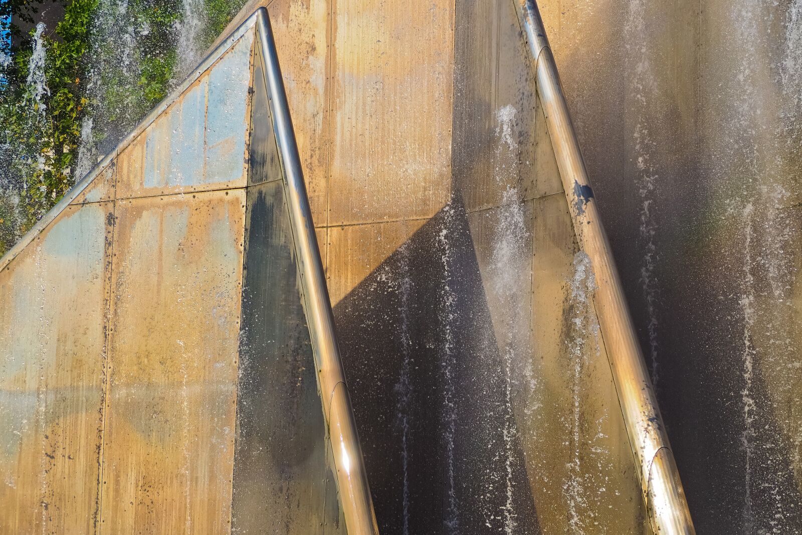 Olympus OM-D E-M10 sample photo. Architecture, fountain, water photography