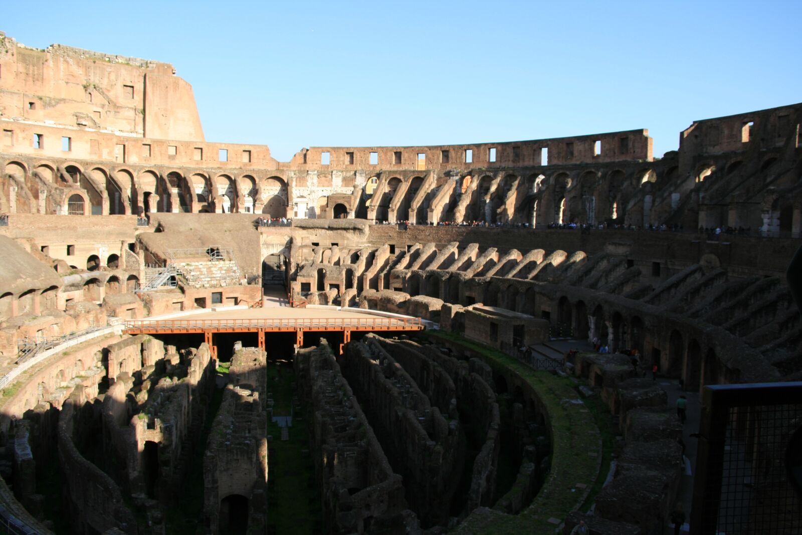 Canon EOS 400D (EOS Digital Rebel XTi / EOS Kiss Digital X) sample photo. Colosseum, rome, italy photography