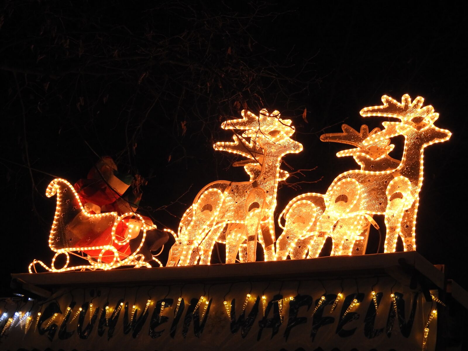 Nikon Coolpix P900 sample photo. Christmas, christmas market, mulled photography