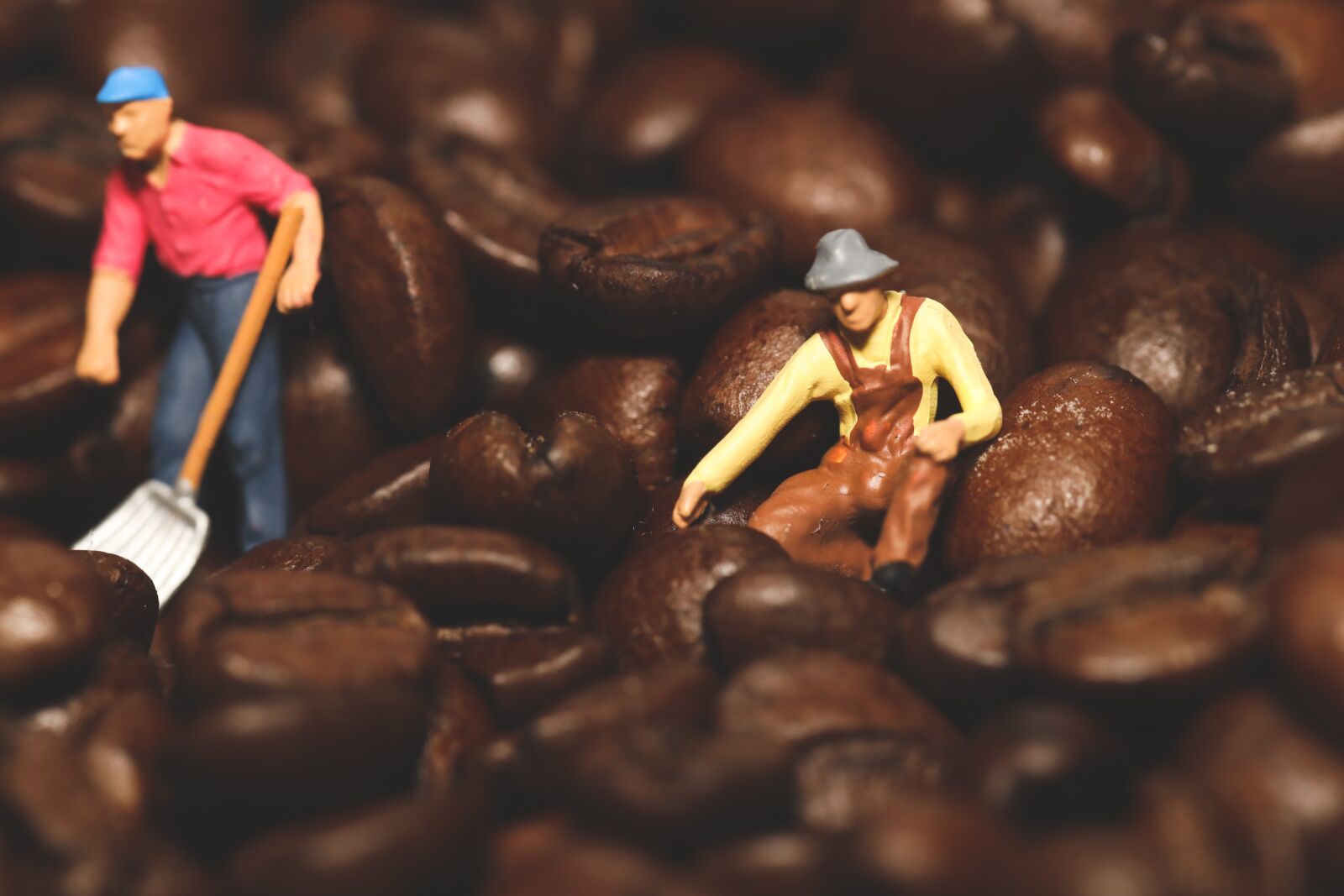 Canon EOS R sample photo. Figure, miniature, coffee photography