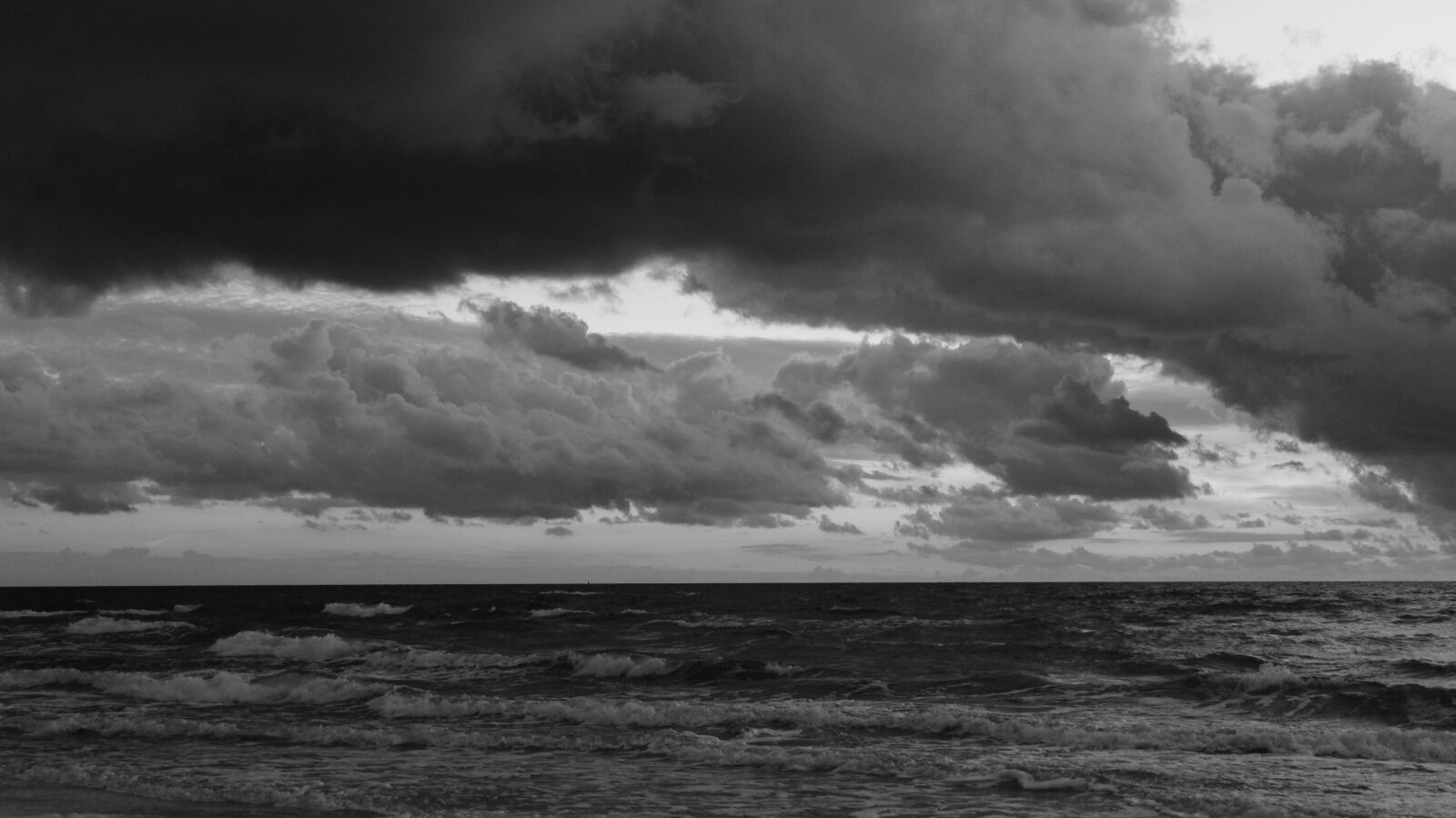 Canon EOS 4000D (EOS Rebel T100 / EOS 3000D) sample photo. Sea, view, the horizon photography