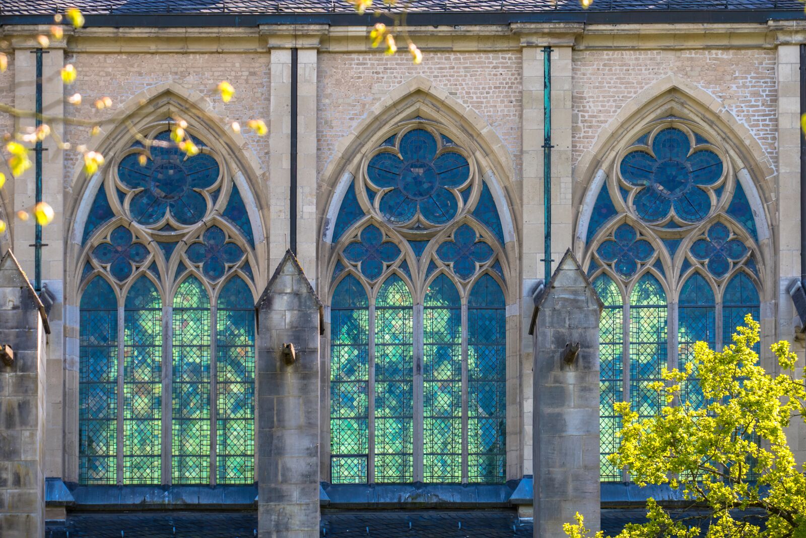 Canon PowerShot G3 X sample photo. Church window, window, gothic photography