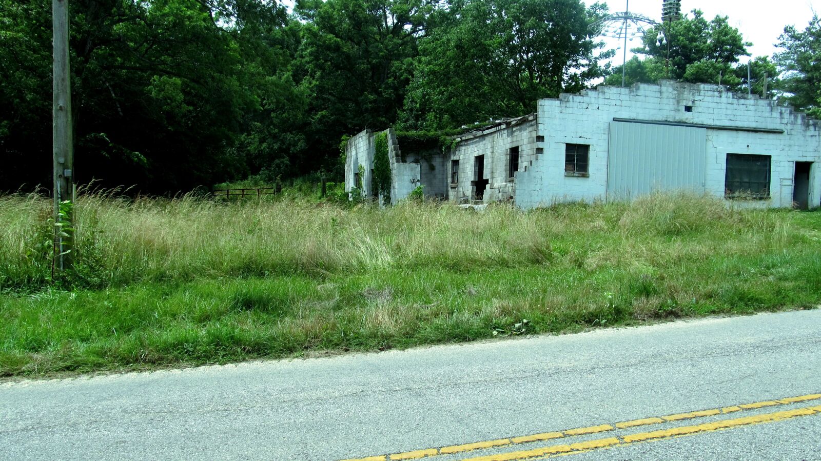 Canon PowerShot SX130 IS sample photo. Abandoned, country shop, country photography