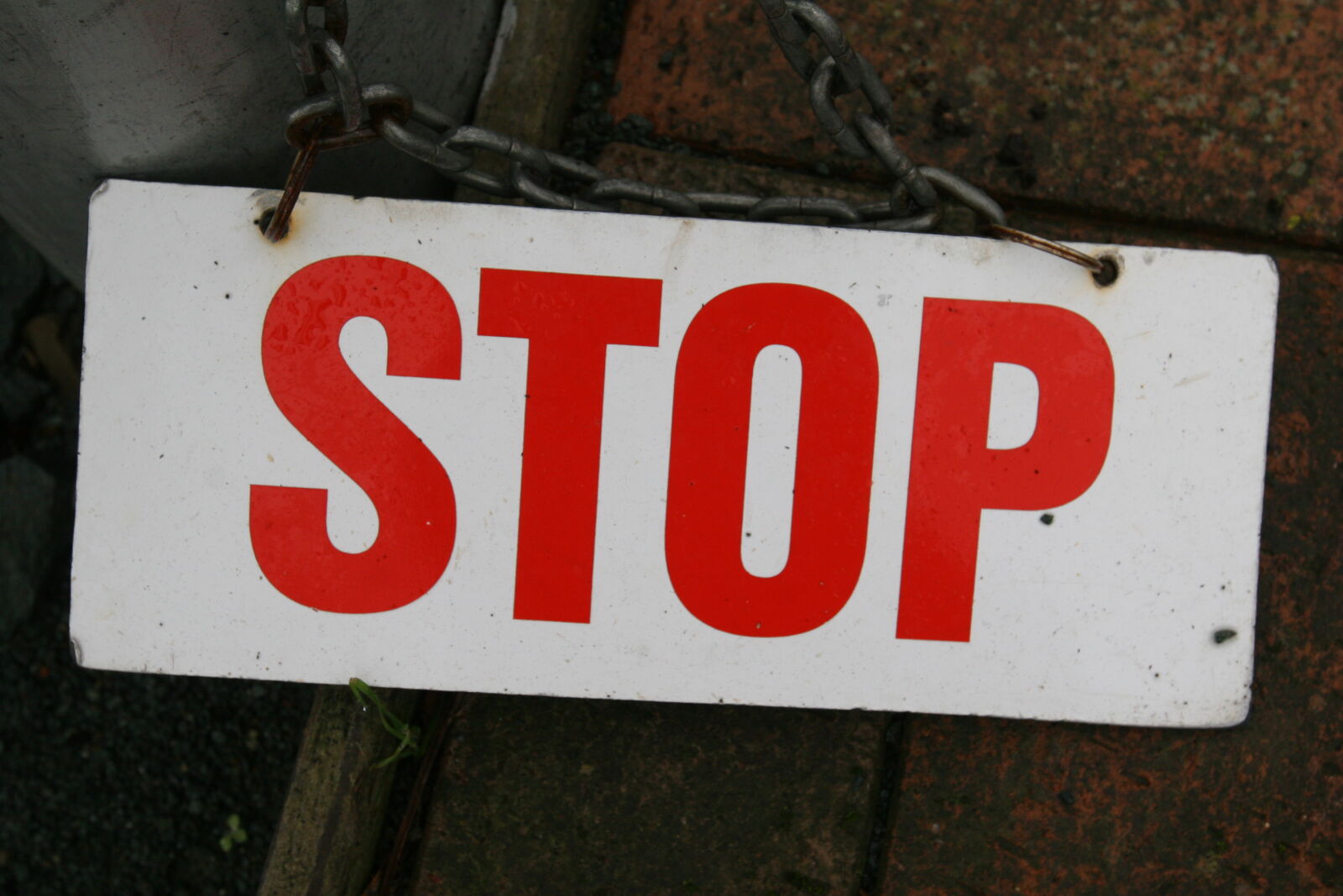 Canon EOS 20D sample photo. Red, on, white, sign photography