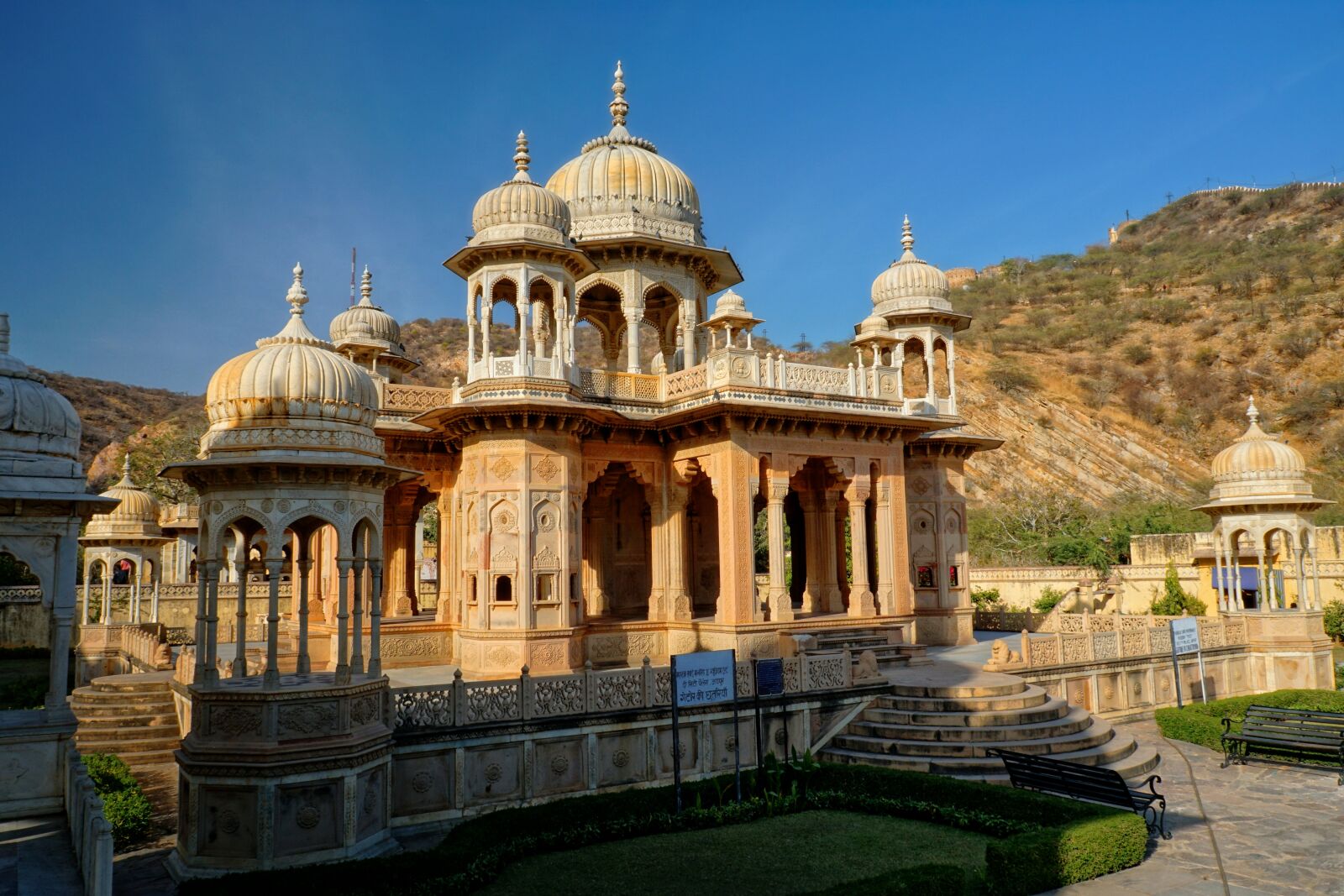 Sony a6000 + Sony E 18-55mm F3.5-5.6 OSS sample photo. Gaitore ki chhatriyan, india photography