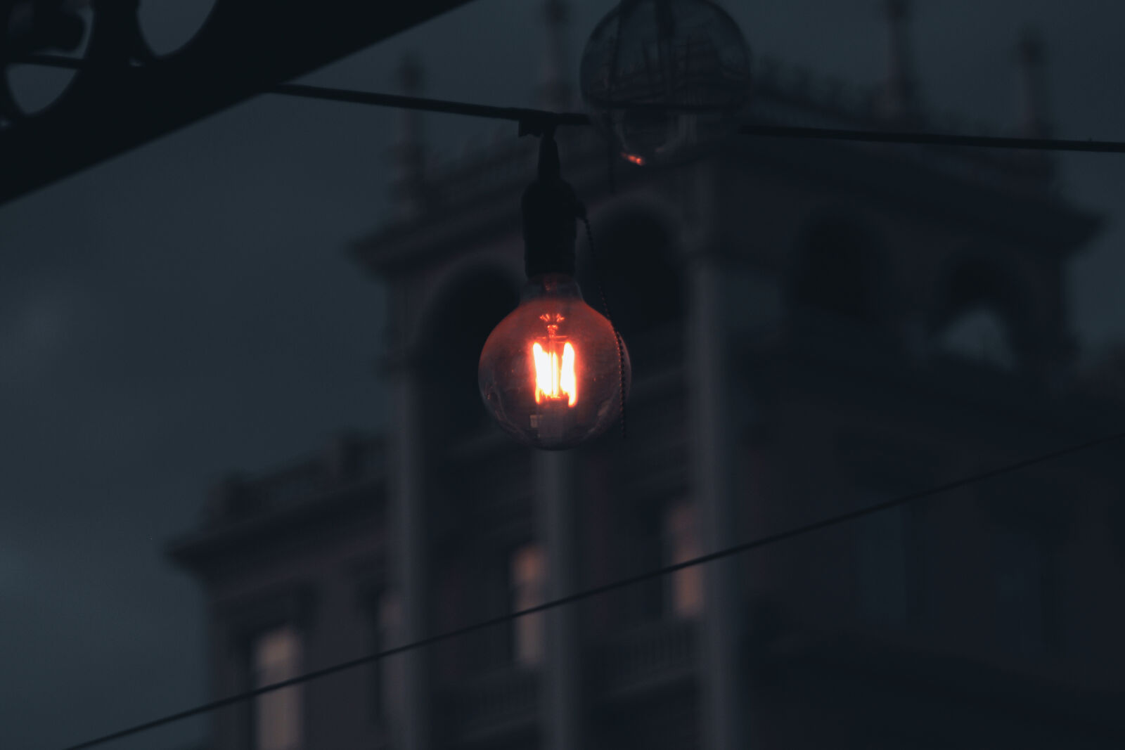 Canon EOS 450D (EOS Rebel XSi / EOS Kiss X2) sample photo. Architect, lamp, lines, old photography