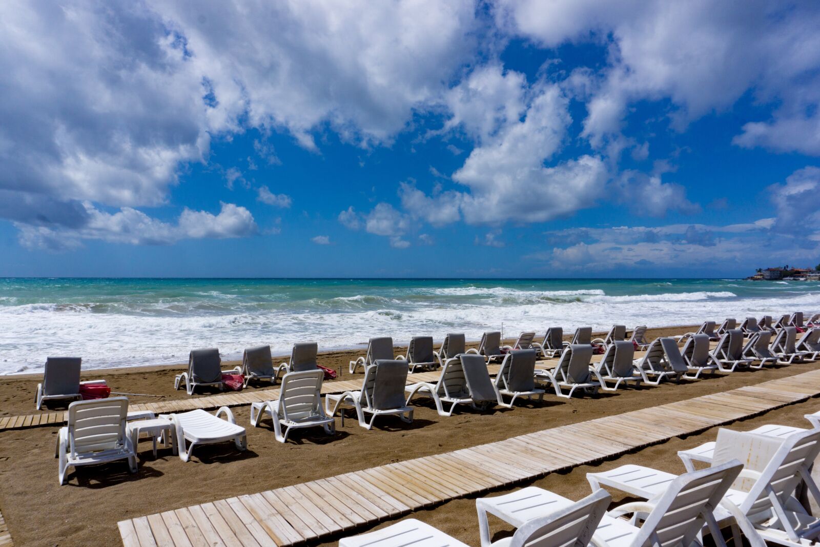 Sony E 16-50mm F3.5-5.6 PZ OSS sample photo. Sea, sand, vacations photography