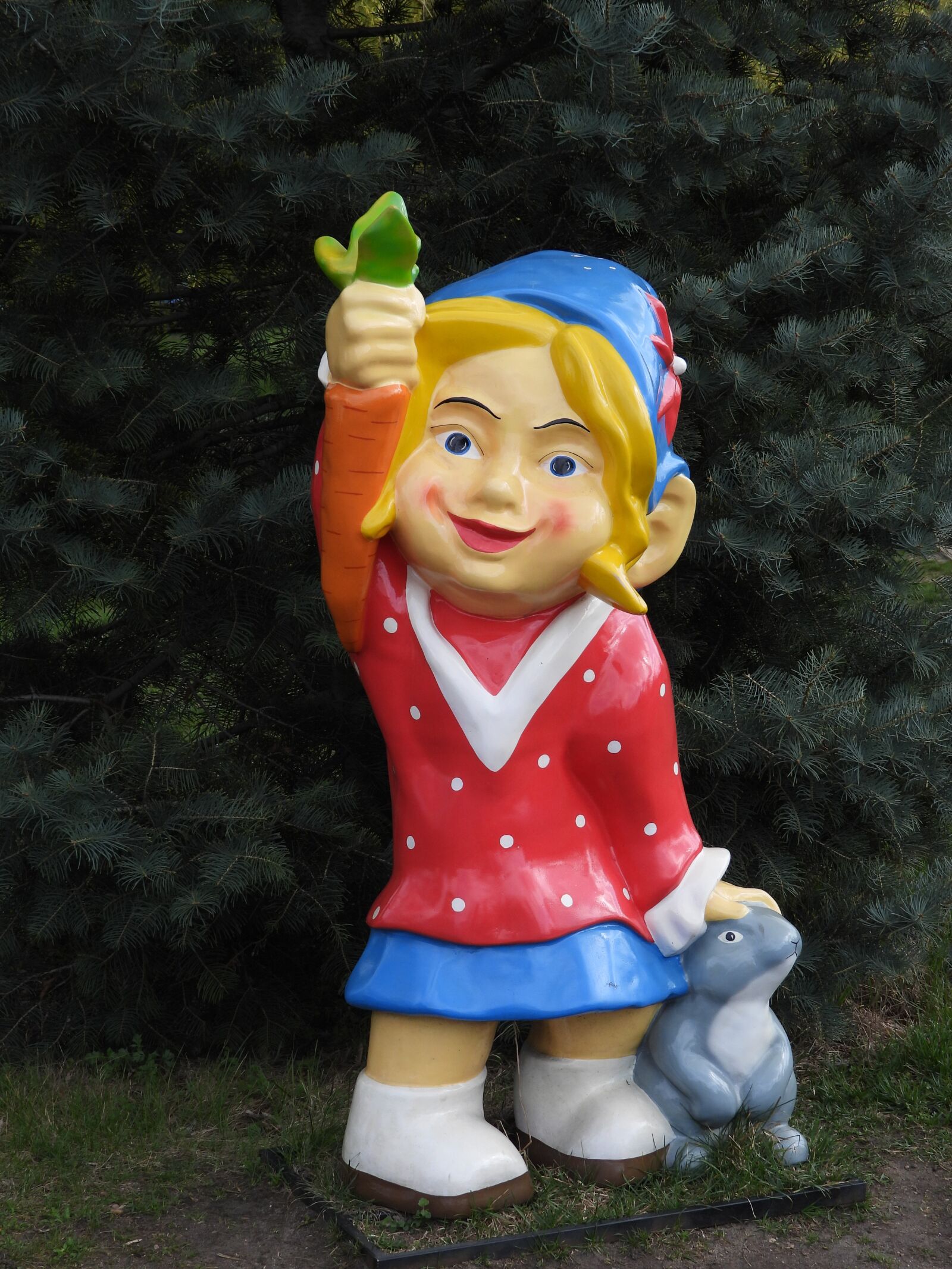 Nikon Coolpix P1000 sample photo. Smurfette's, playground, picnic photography