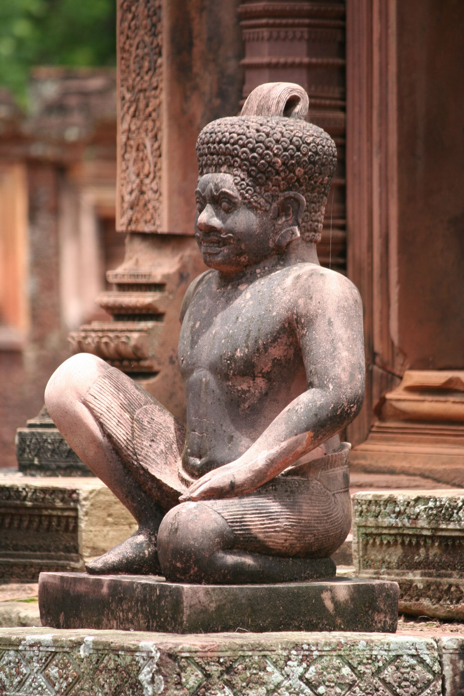 Canon EOS 350D (EOS Digital Rebel XT / EOS Kiss Digital N) sample photo. Statue, building, man photography