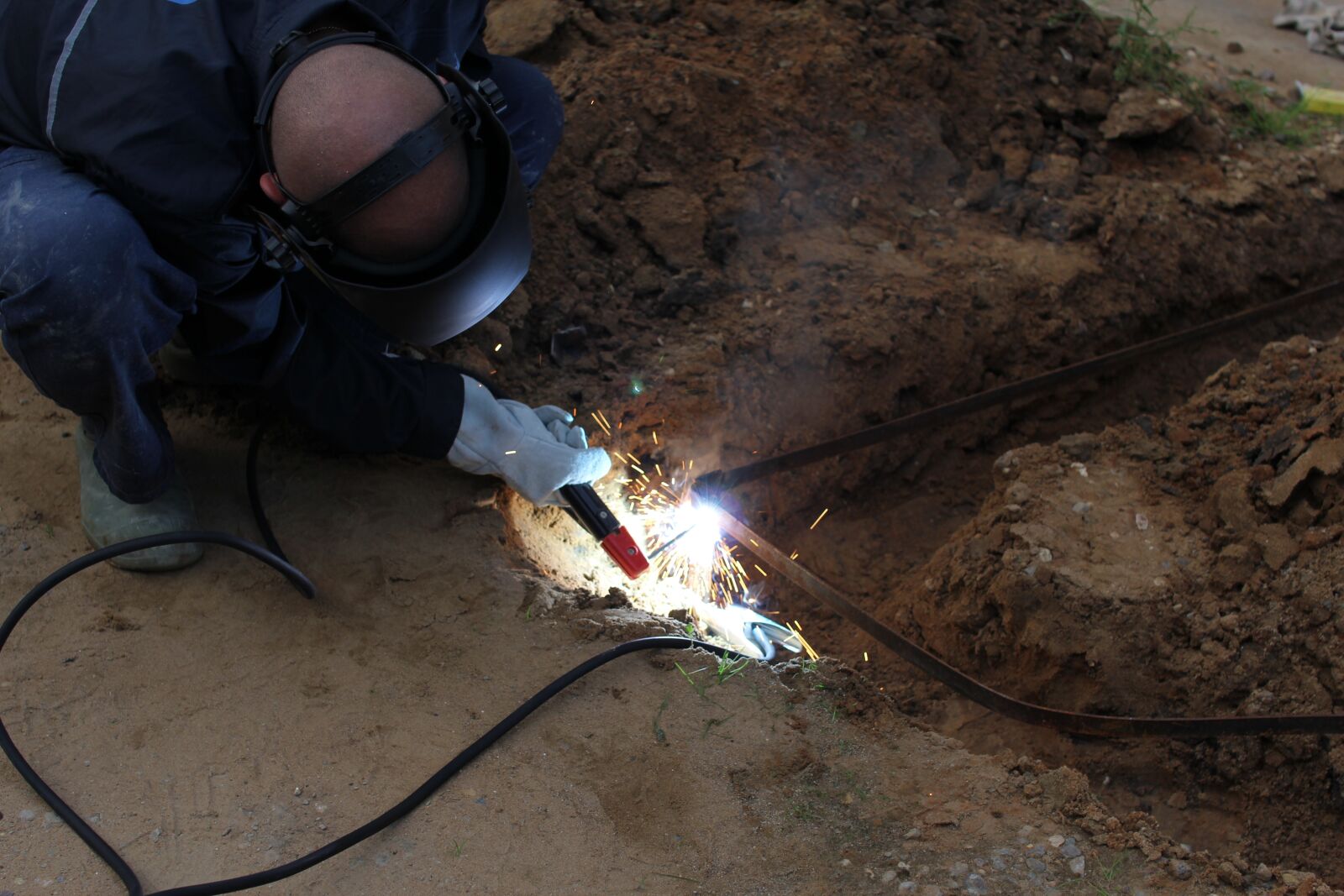 Canon EOS 60D sample photo. Welder, welding, ground photography