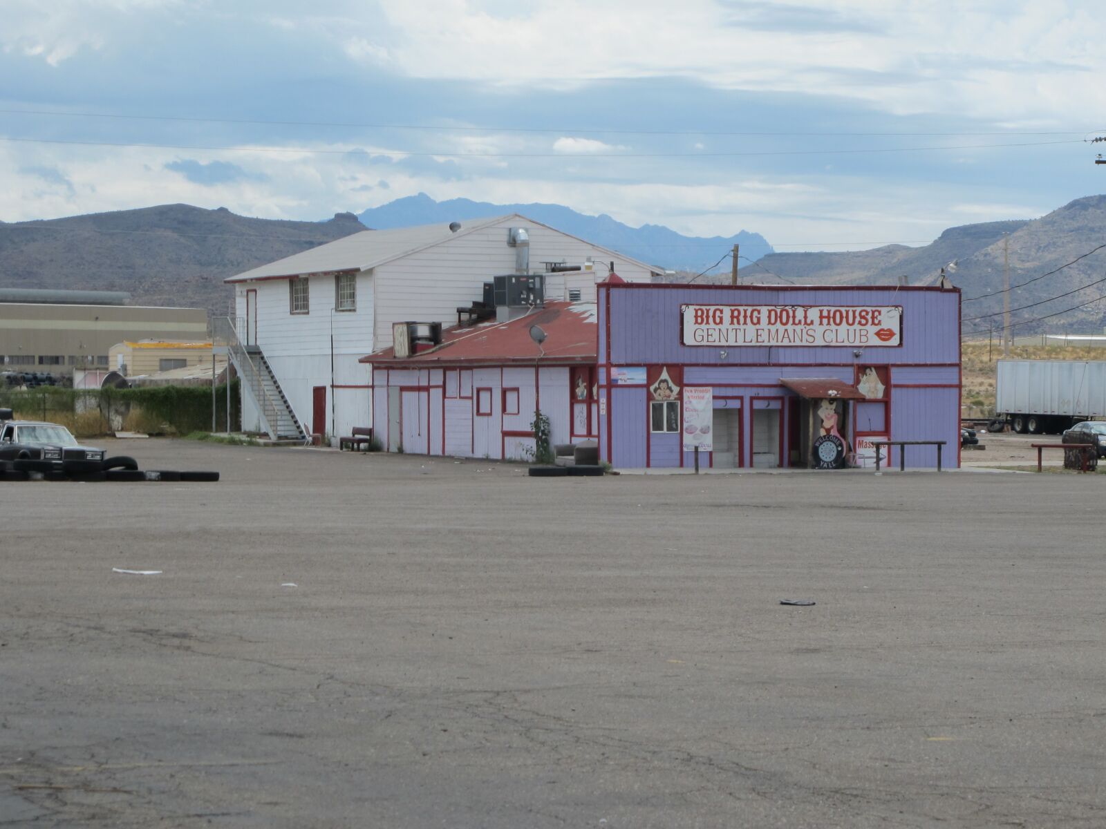 Canon PowerShot G11 sample photo. Bar, road, usa photography