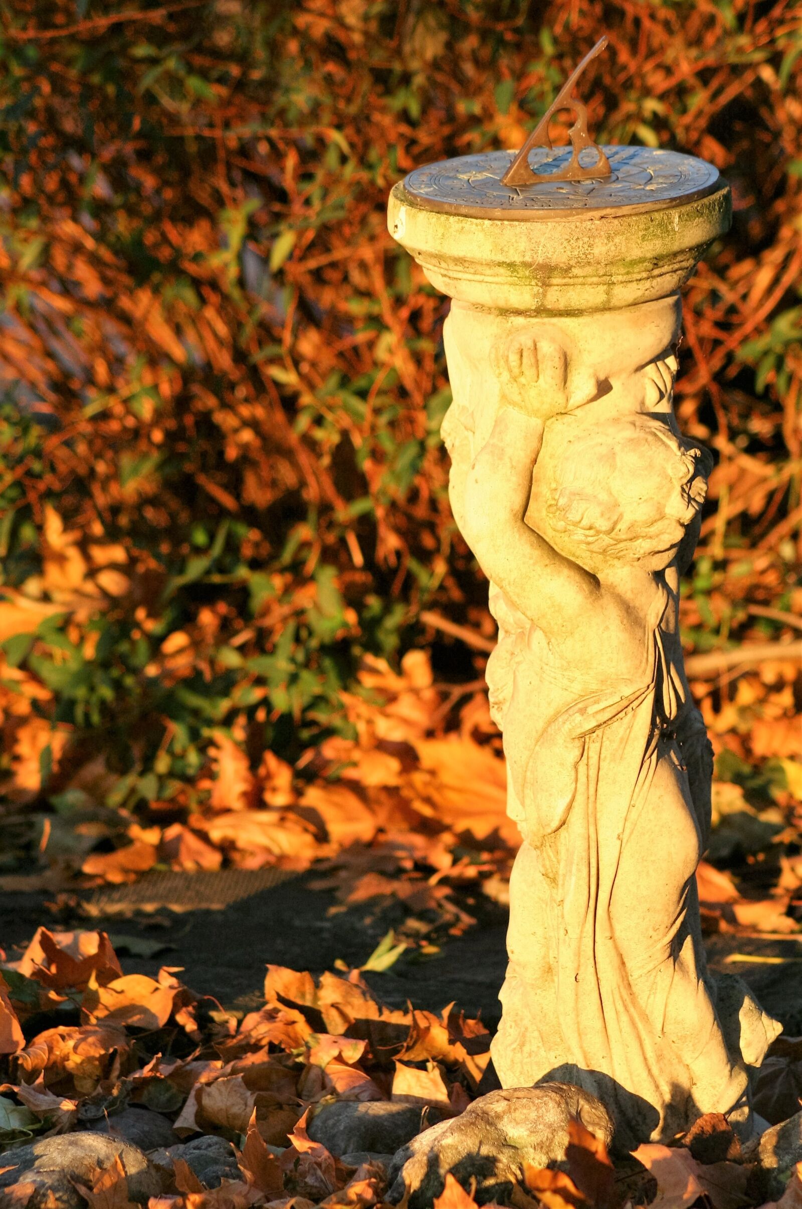 Canon EOS 350D (EOS Digital Rebel XT / EOS Kiss Digital N) sample photo. Sundial, garden, statue photography