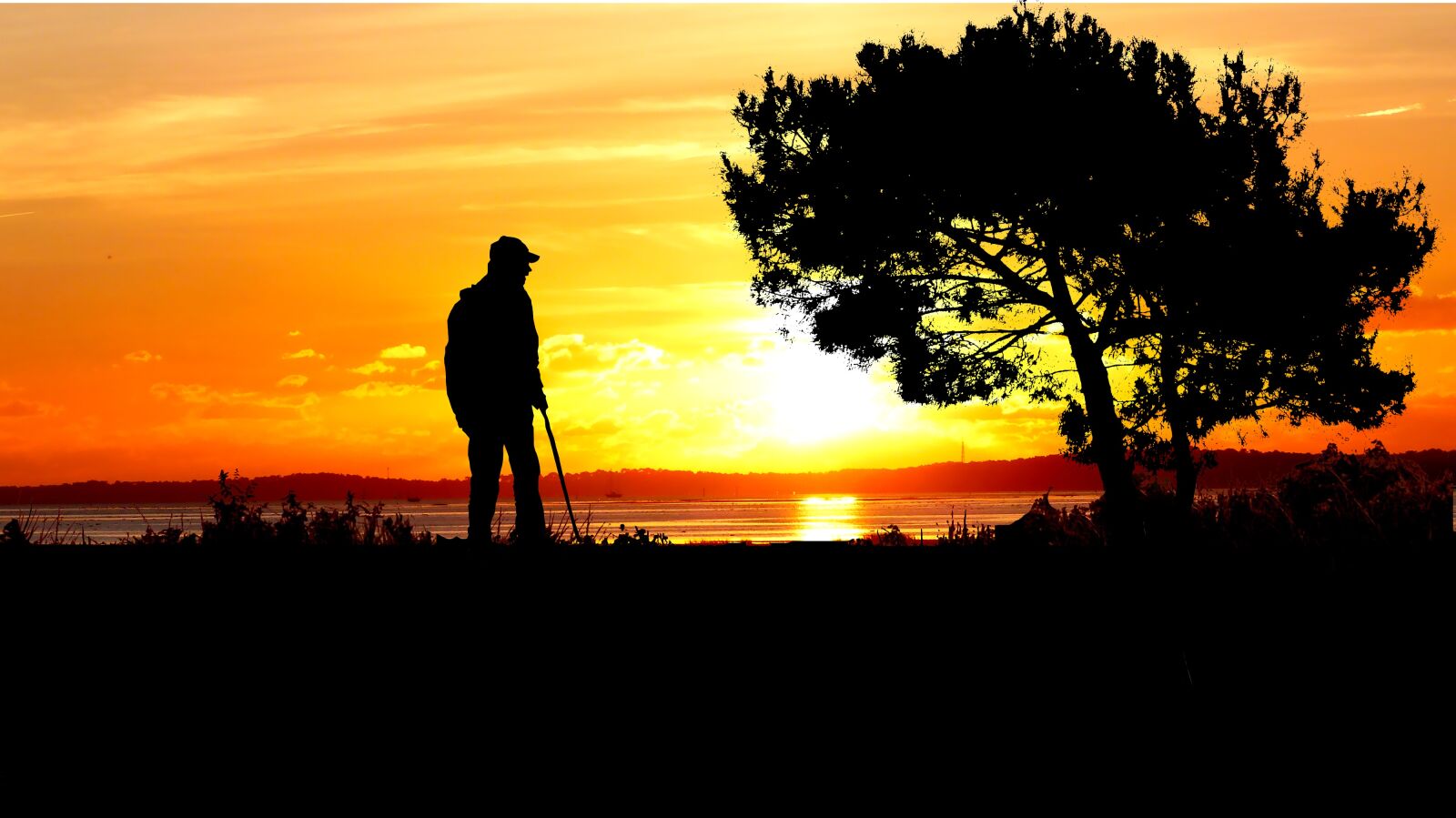 Panasonic Lumix DMC-FZ200 sample photo. Sunset, promenade, beach photography
