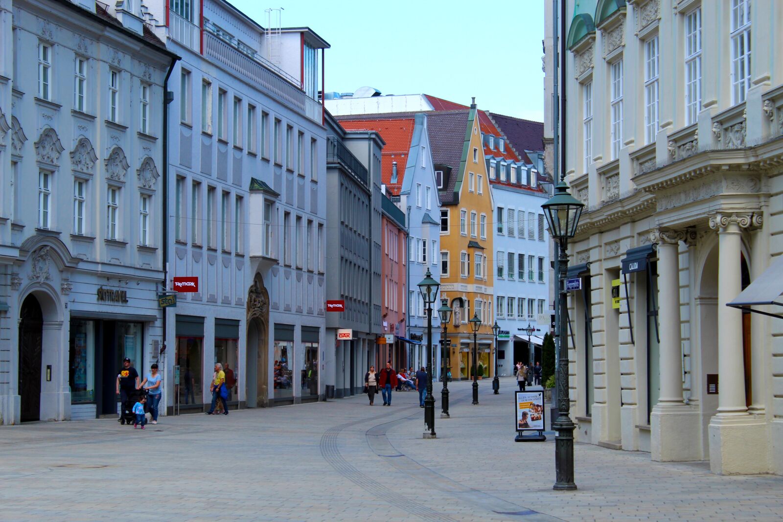 Canon EOS 1300D (EOS Rebel T6 / EOS Kiss X80) sample photo. Augsburg, downtown, historically photography