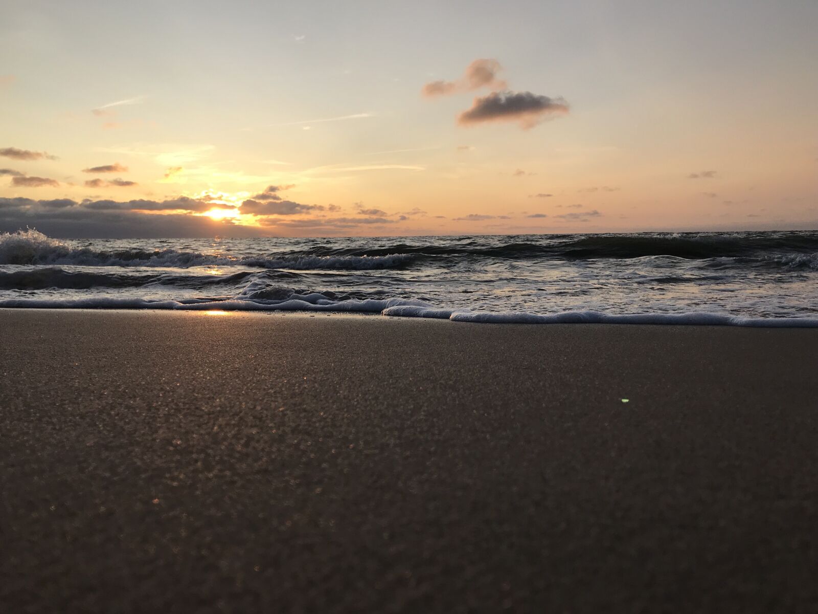 Apple iPhone 7 + iPhone 7 back camera 3.99mm f/1.8 sample photo. Sunset, sand, ocean photography